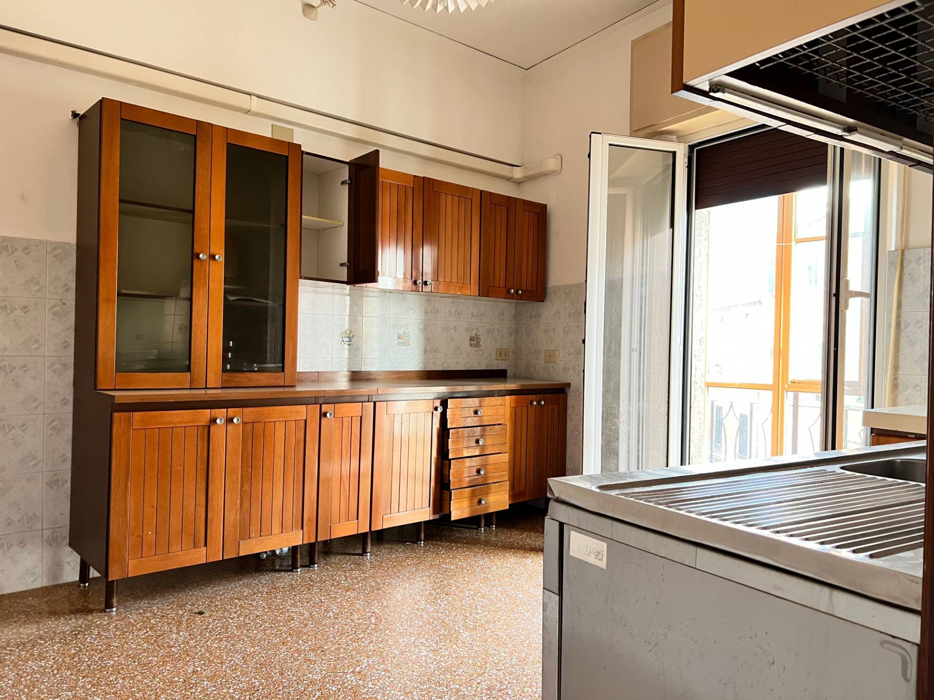 Appartamento in vendita a Savona, Lavagnola