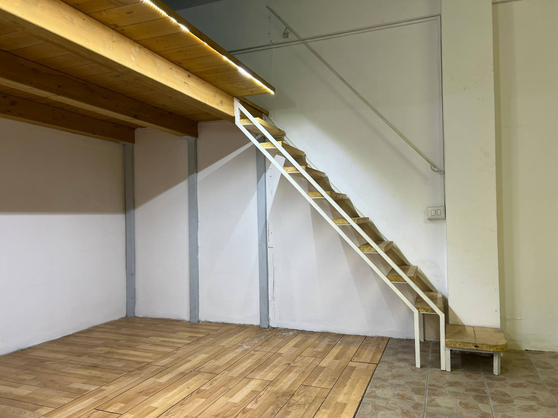 Box o garage in vendita a Savona, Valloria