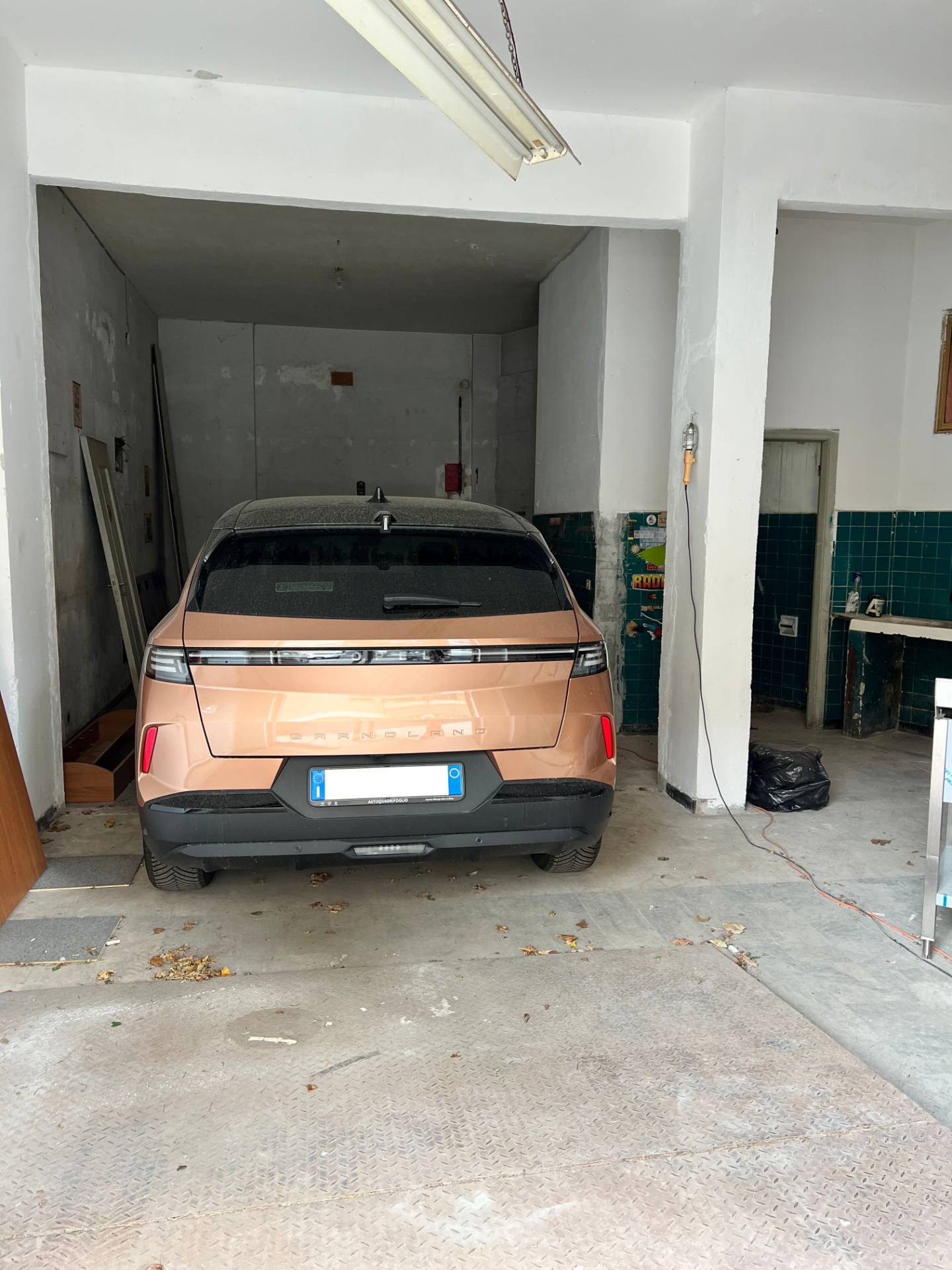 Box o garage in vendita a Savona, Santa Rita