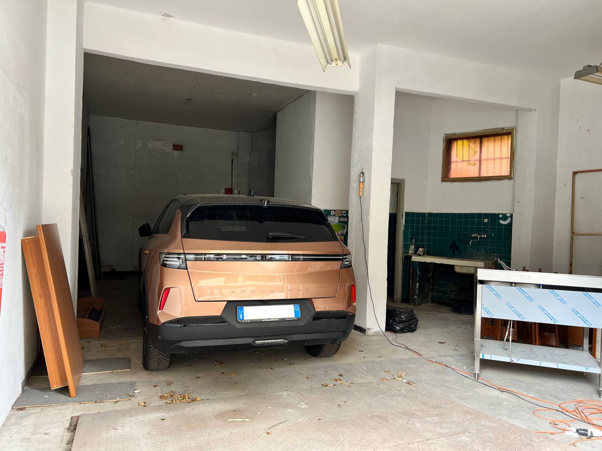 Box o garage in vendita a Savona, Santa Rita