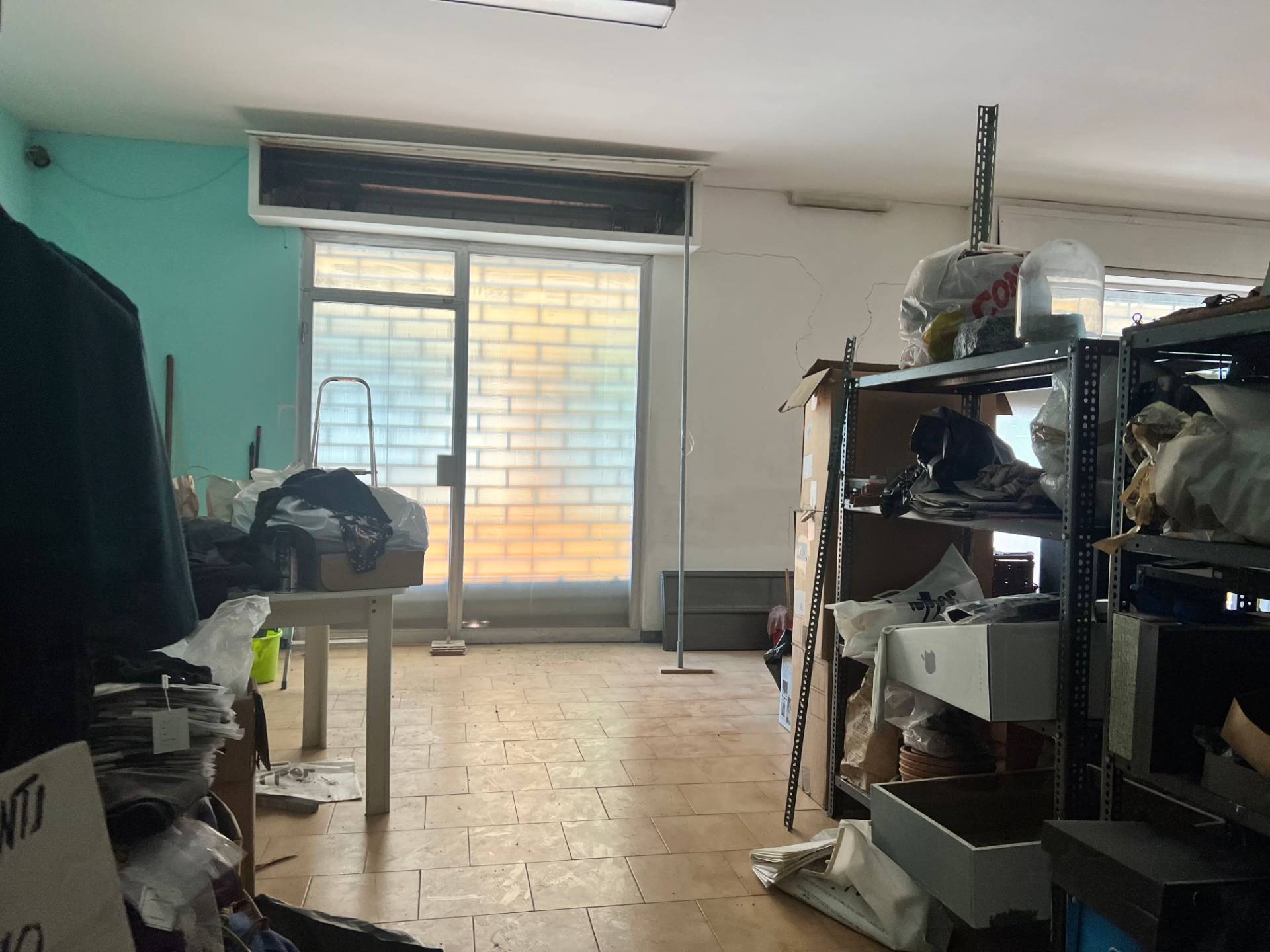 Locale commerciale in vendita a Albisola Superiore, Albisola Capo
