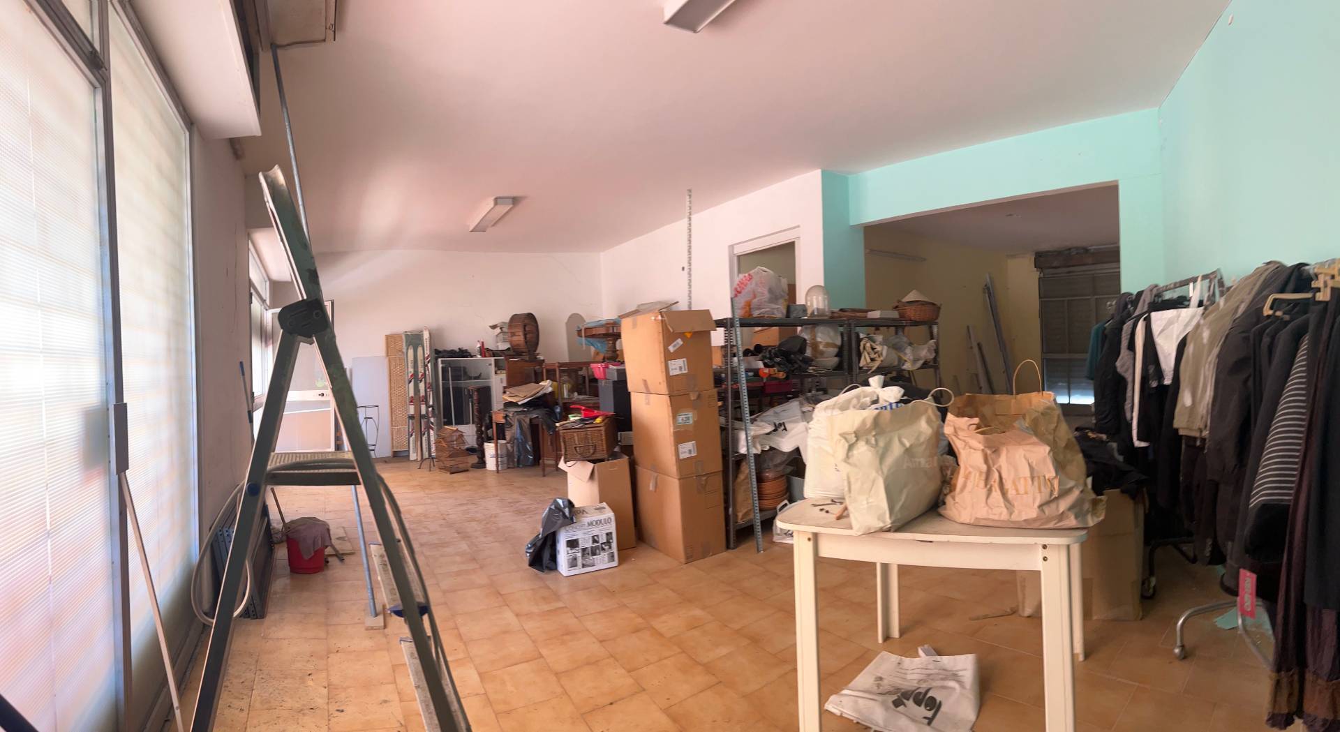 Locale commerciale in vendita a Albisola Superiore, Albisola Capo