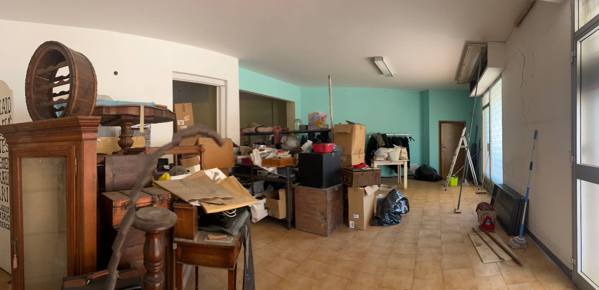 Locale commerciale in vendita a Albisola Superiore, Albisola Capo