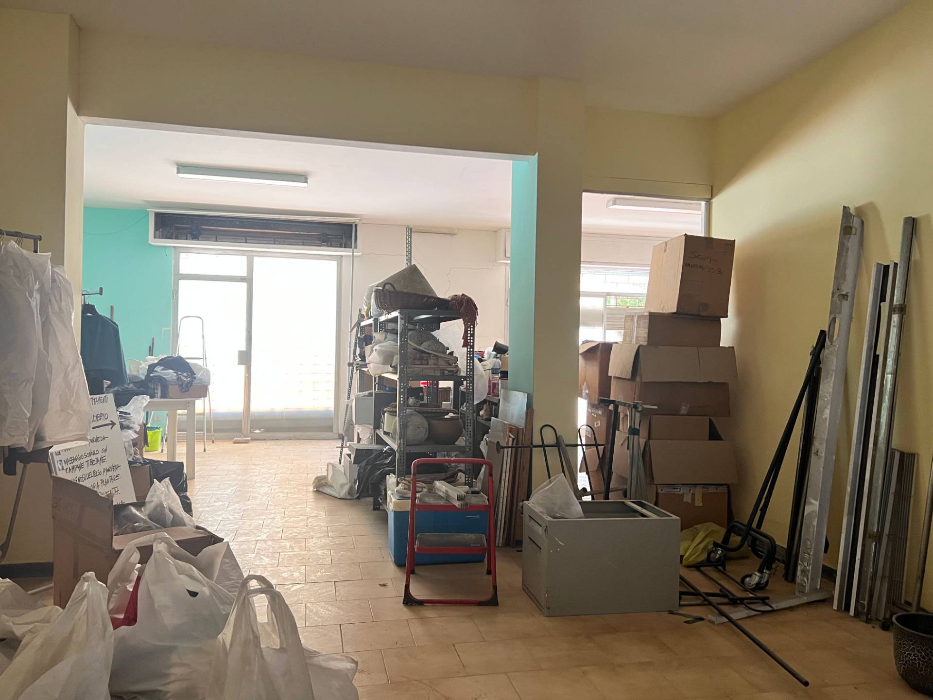 Locale commerciale in vendita a Albisola Superiore, Albisola Capo