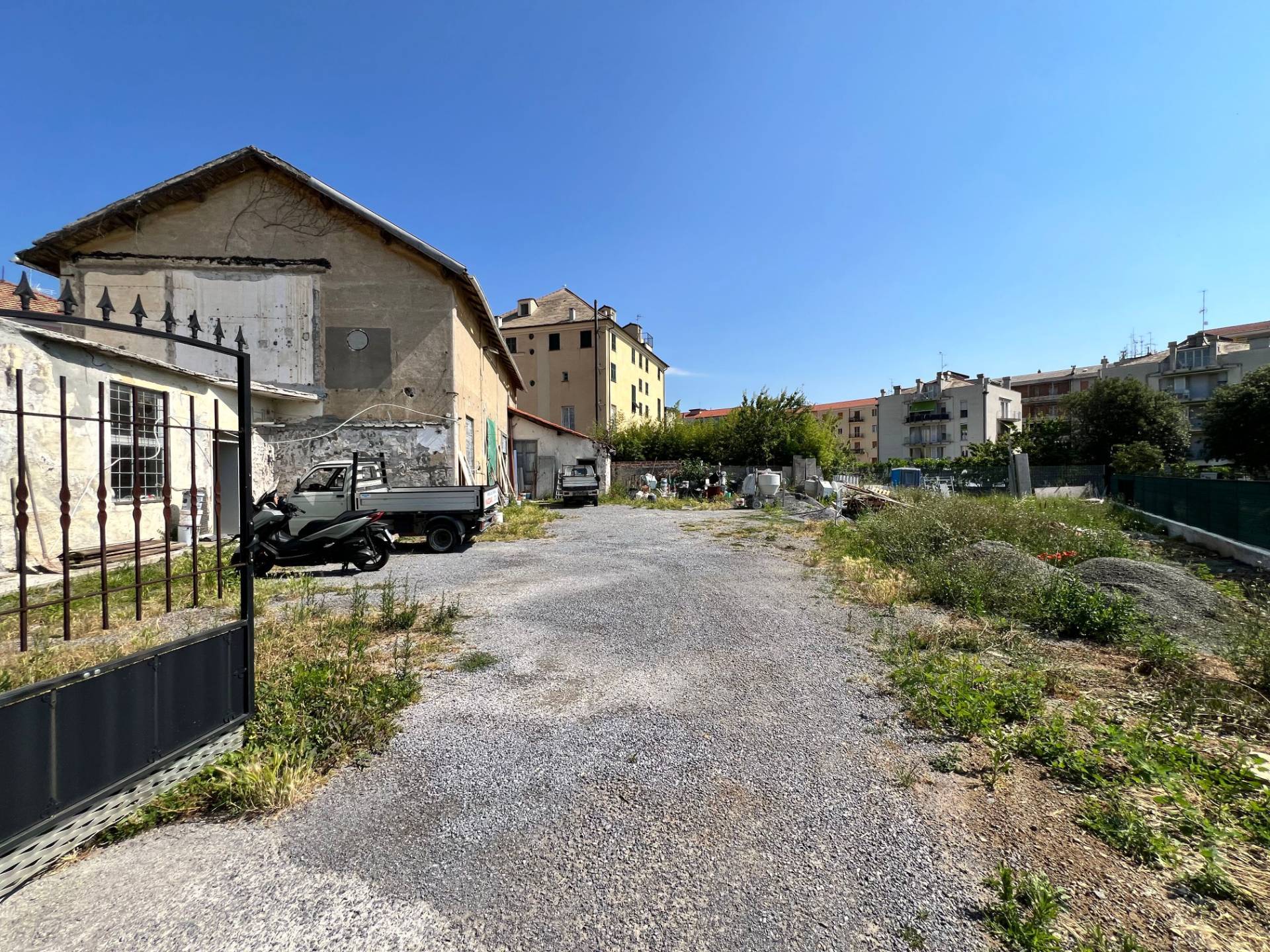 Capannone / fondo in vendita a Savona, Legino
