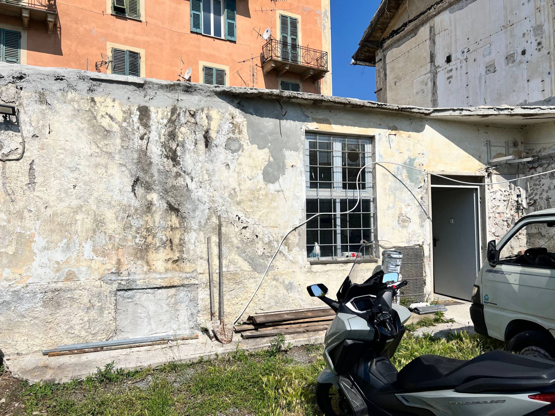 Capannone / fondo in vendita a Savona, Legino