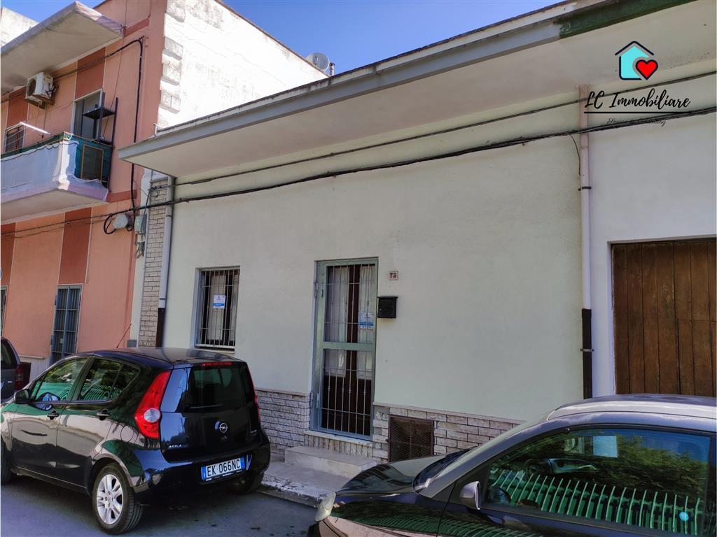 Appartamento con terrazzo in via trani 73, Taranto