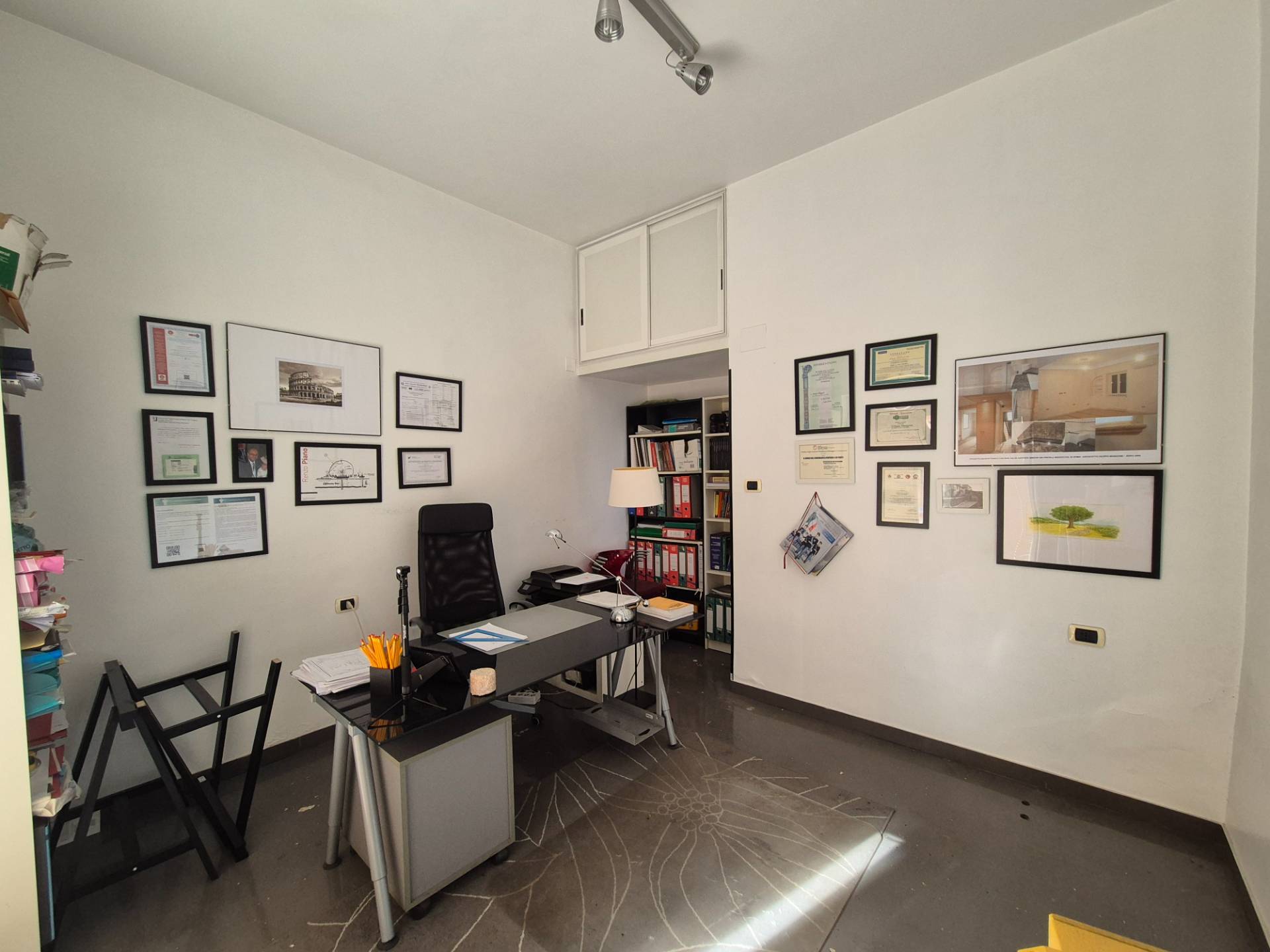 Locale commerciale in vendita a Roma, Casilina