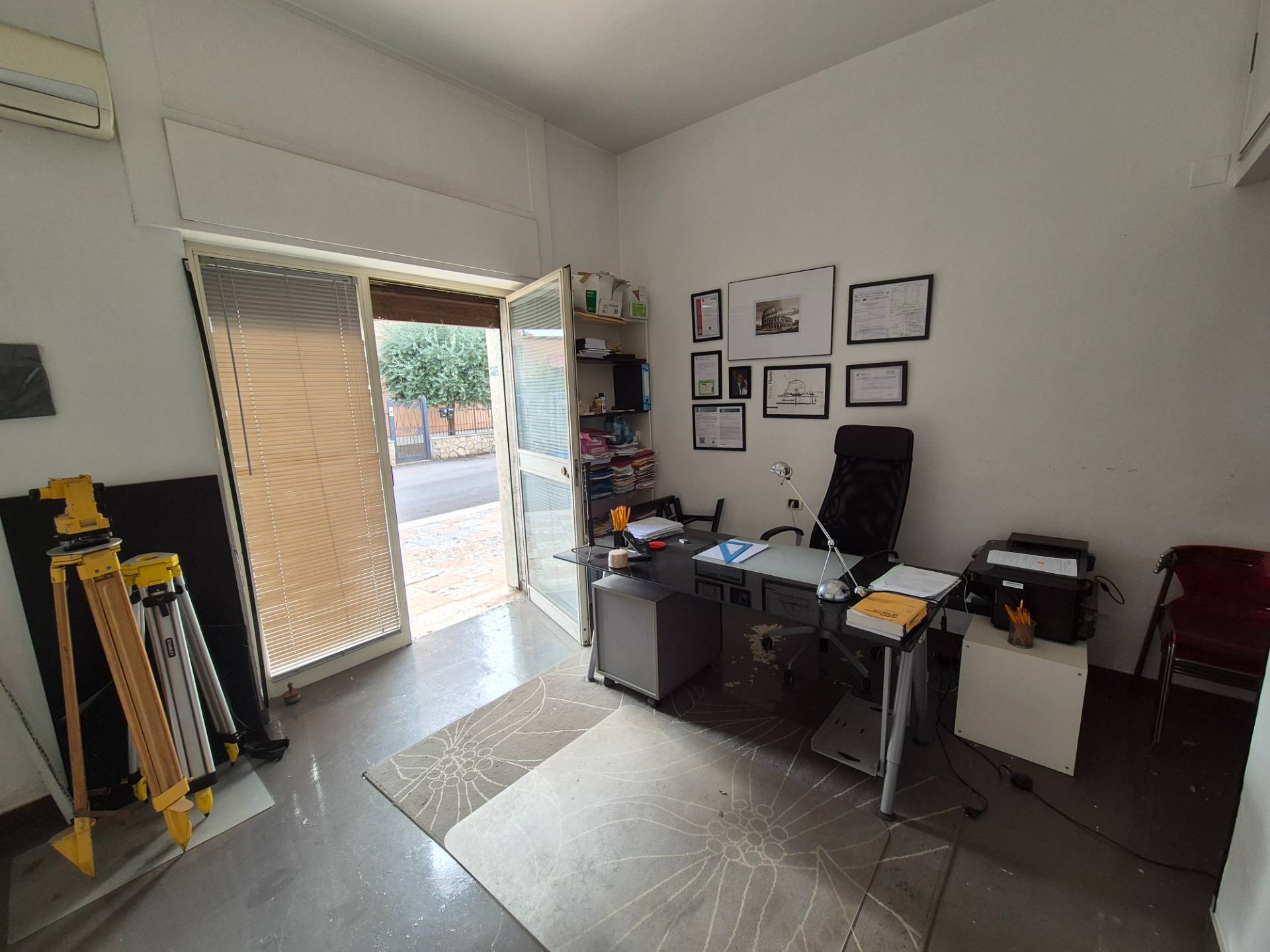 Locale commerciale in vendita a Roma, Casilina