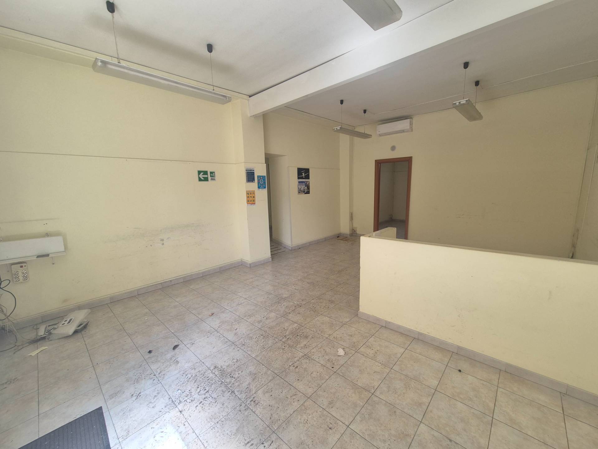 Locale commerciale in vendita a Roma, Centocelle