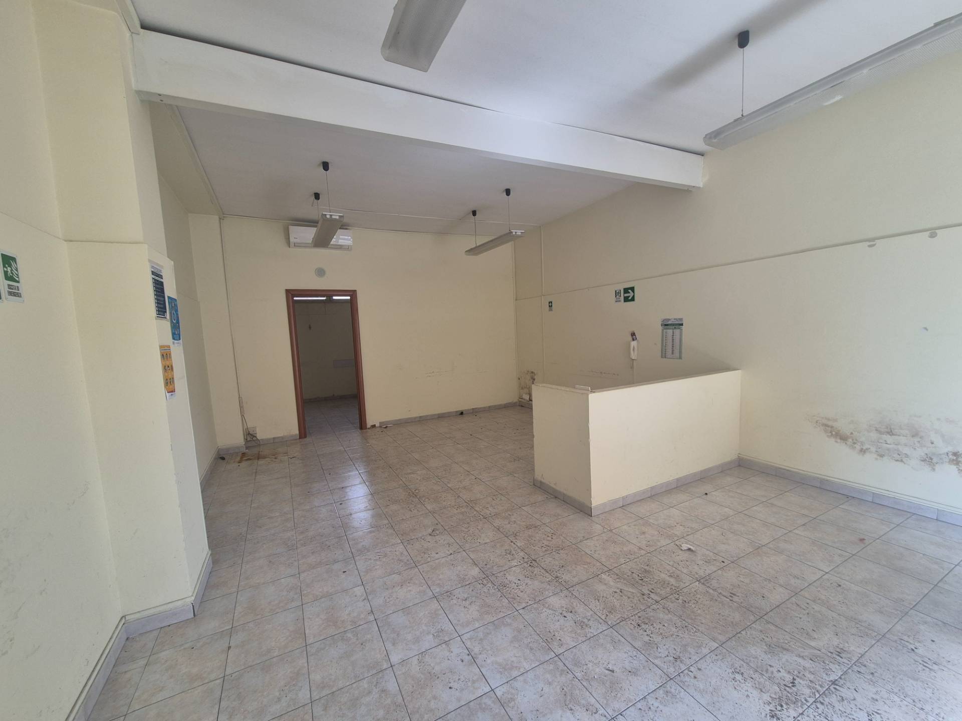 Locale commerciale in vendita a Roma, Centocelle