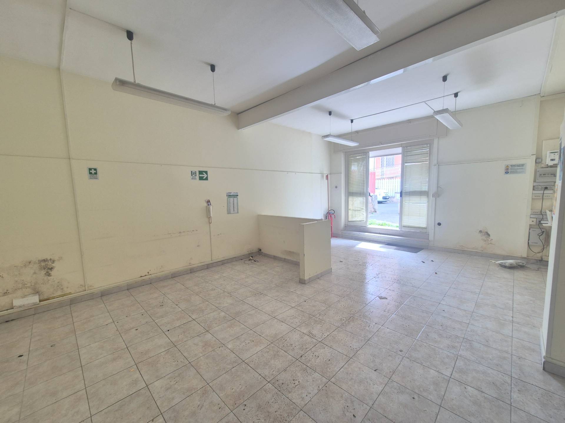 Locale commerciale in vendita a Roma, Centocelle