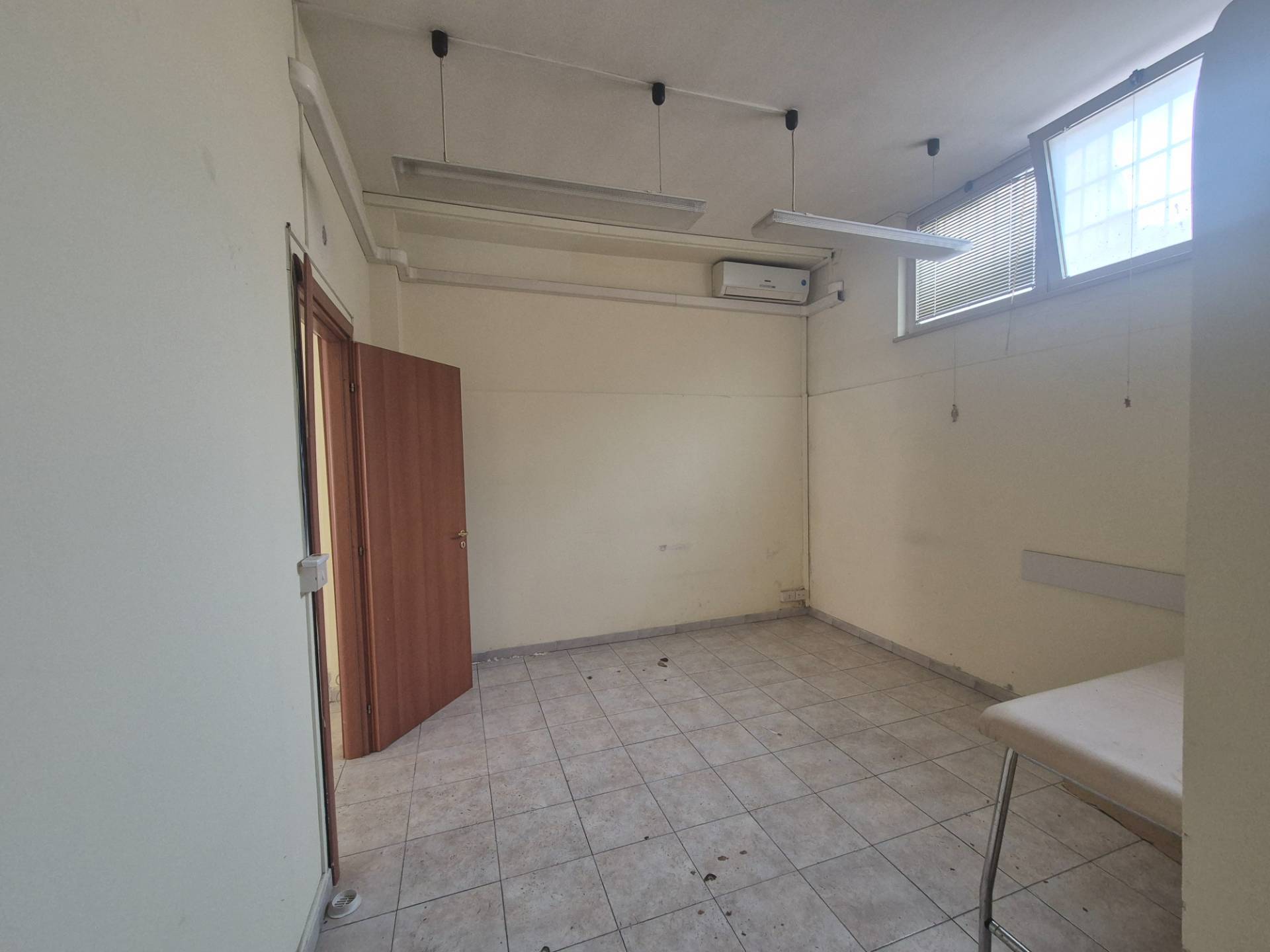 Locale commerciale in vendita a Roma, Centocelle