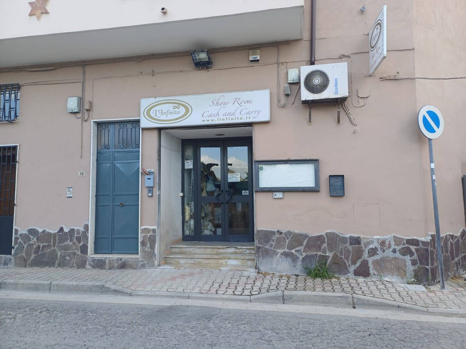 Locale commerciale in affitto a Casagiove