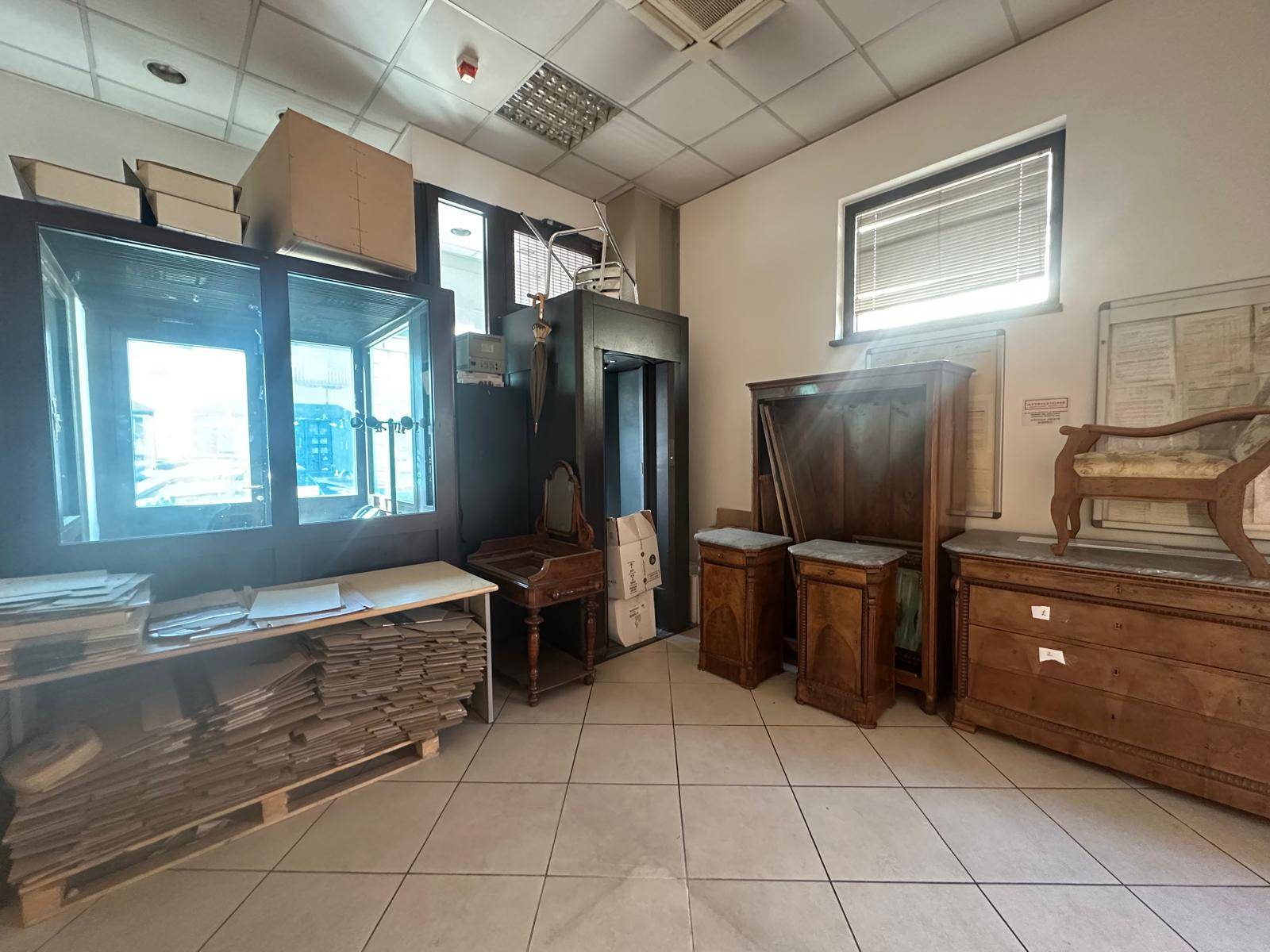 Locale commerciale in affitto a Casagiove