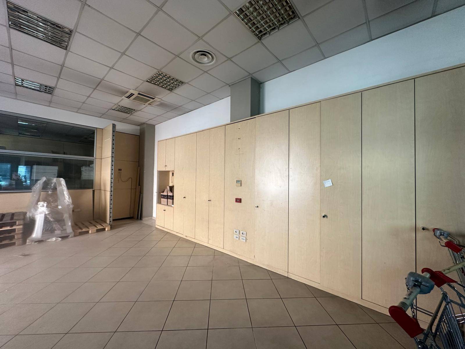 Locale commerciale in affitto a Casagiove