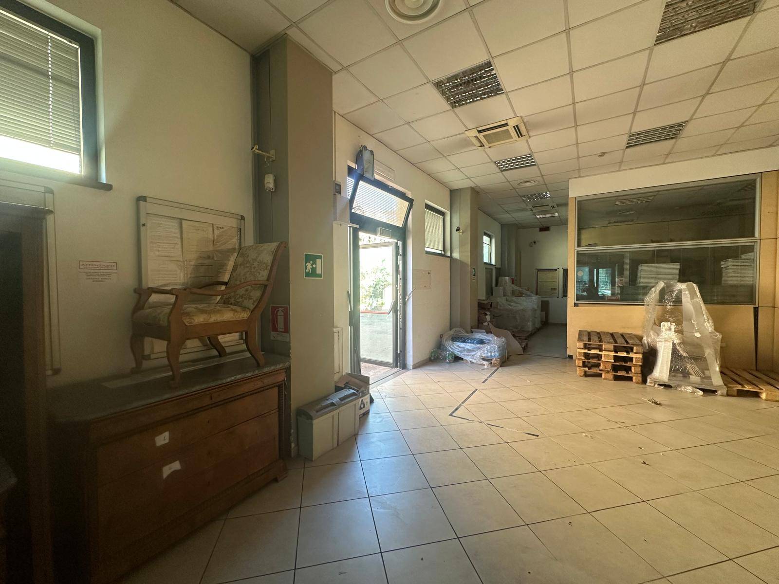 Locale commerciale in affitto a Casagiove