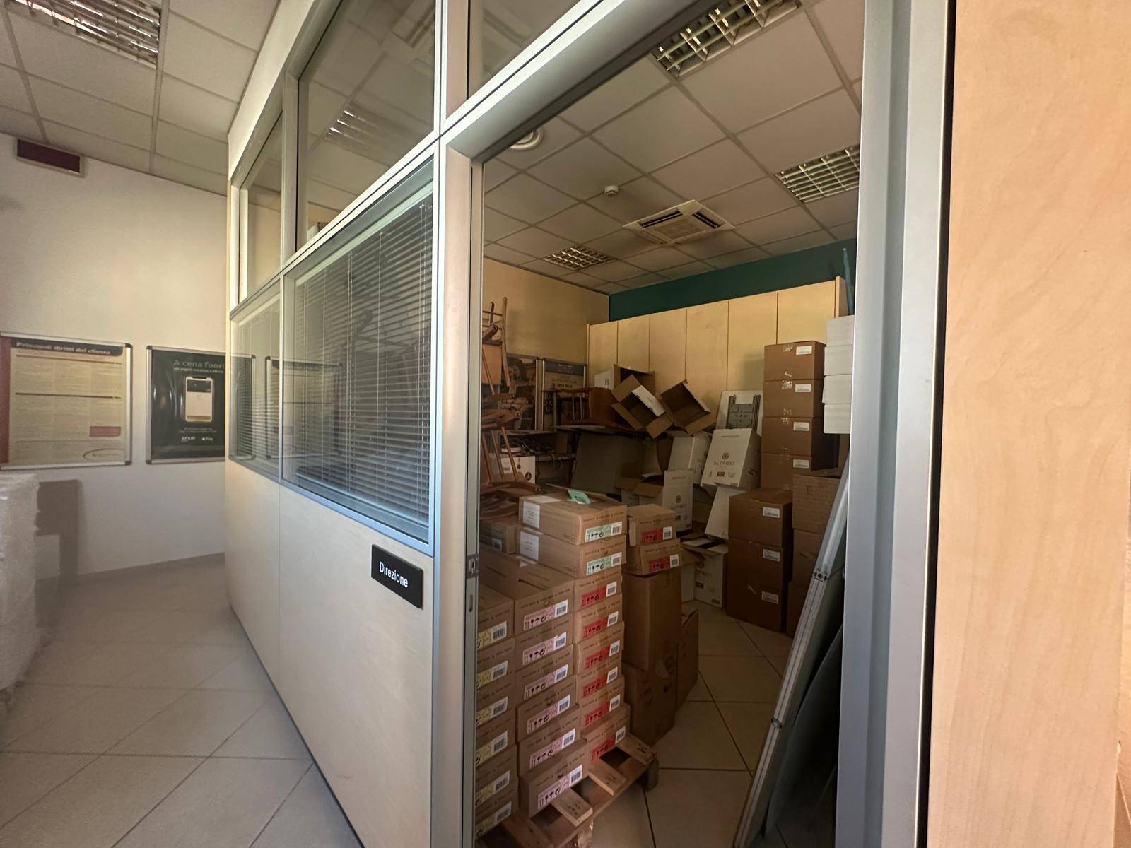 Locale commerciale in affitto a Casagiove