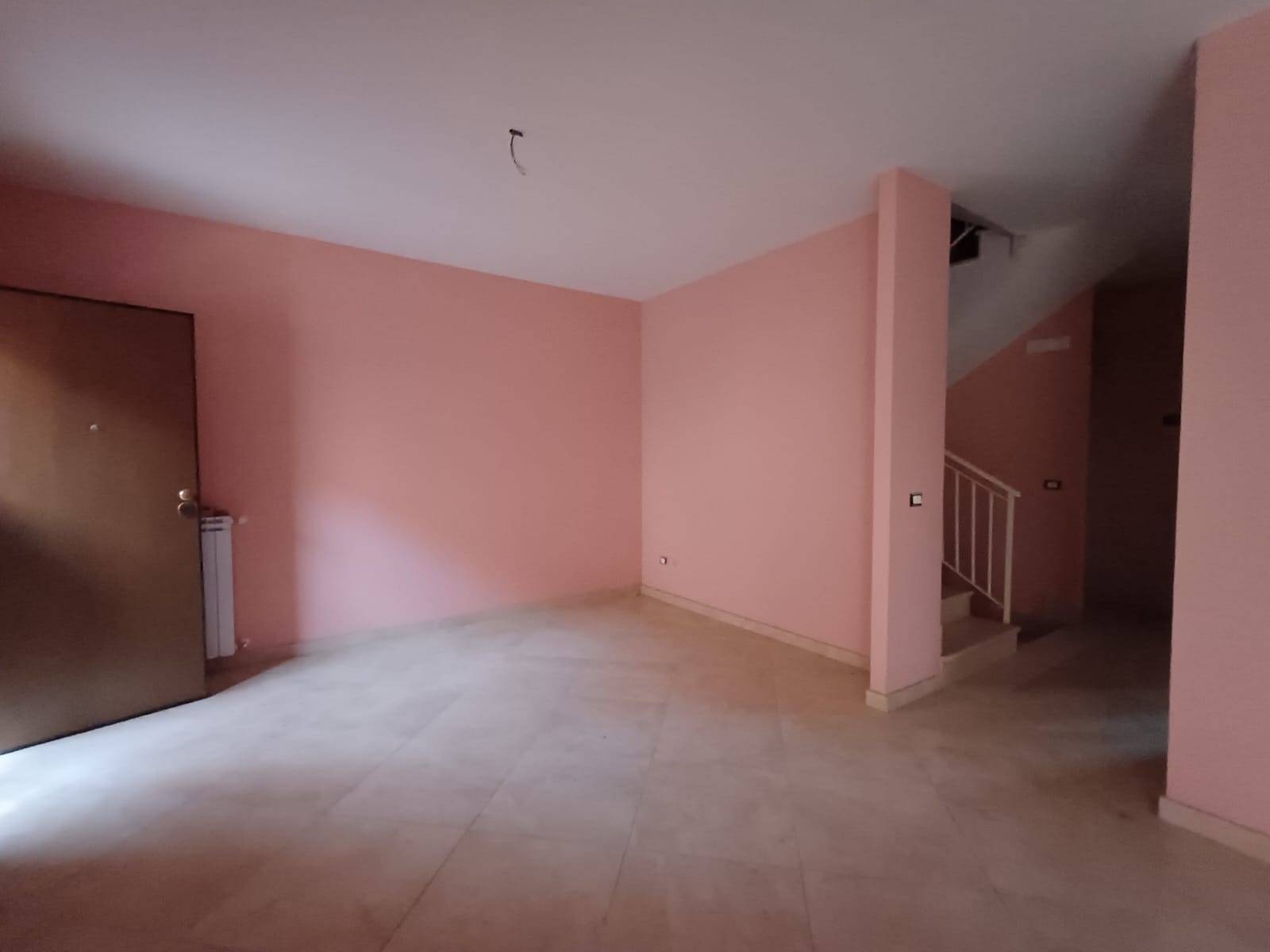 Villette a schiera in affitto a Castel Morrone, Sopra Monte. Scese Lunghe