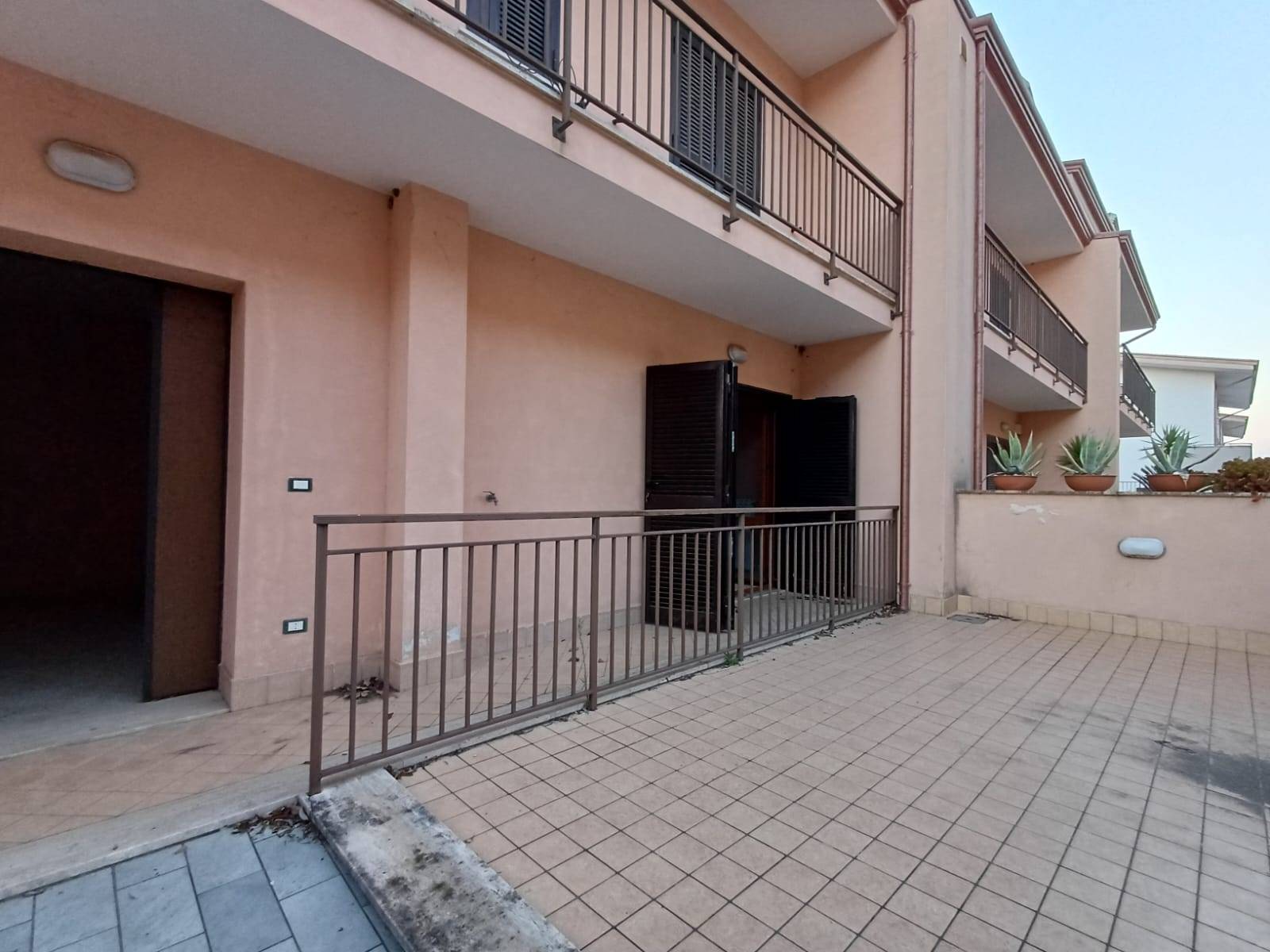 Villette a schiera in affitto a Castel Morrone, Sopra Monte. Scese Lunghe