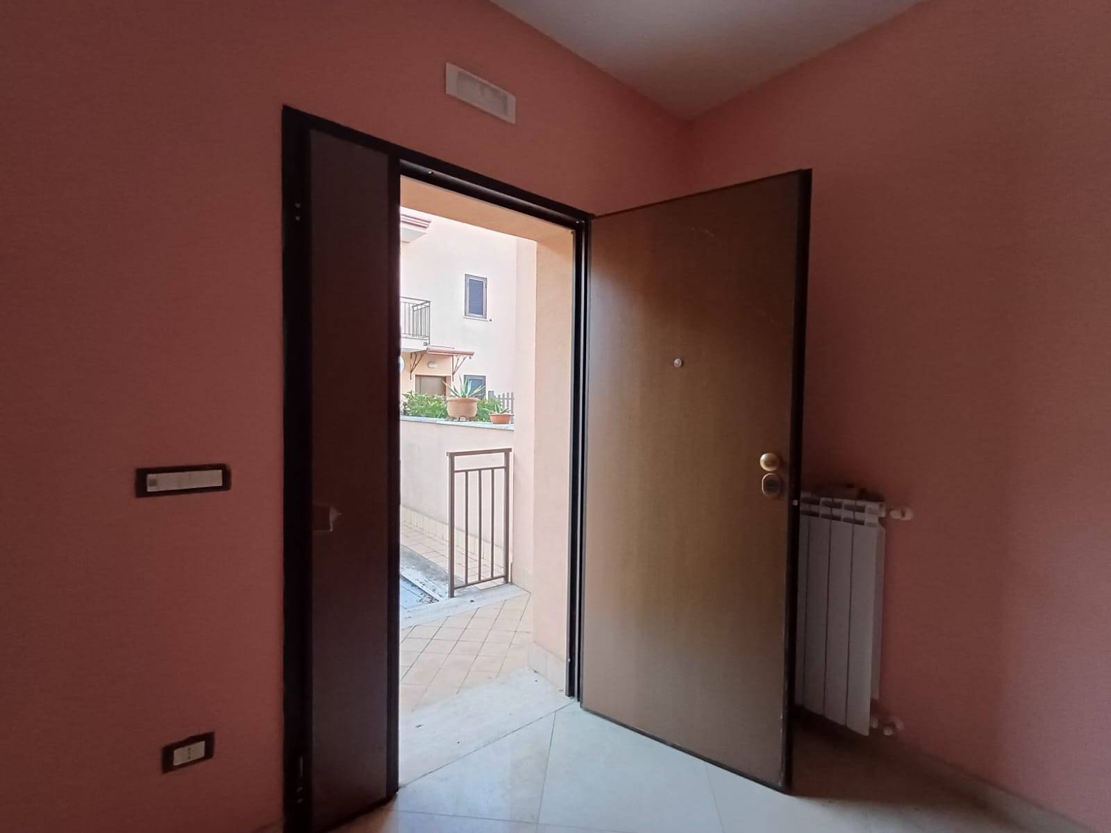 Villette a schiera in affitto a Castel Morrone, Sopra Monte. Scese Lunghe