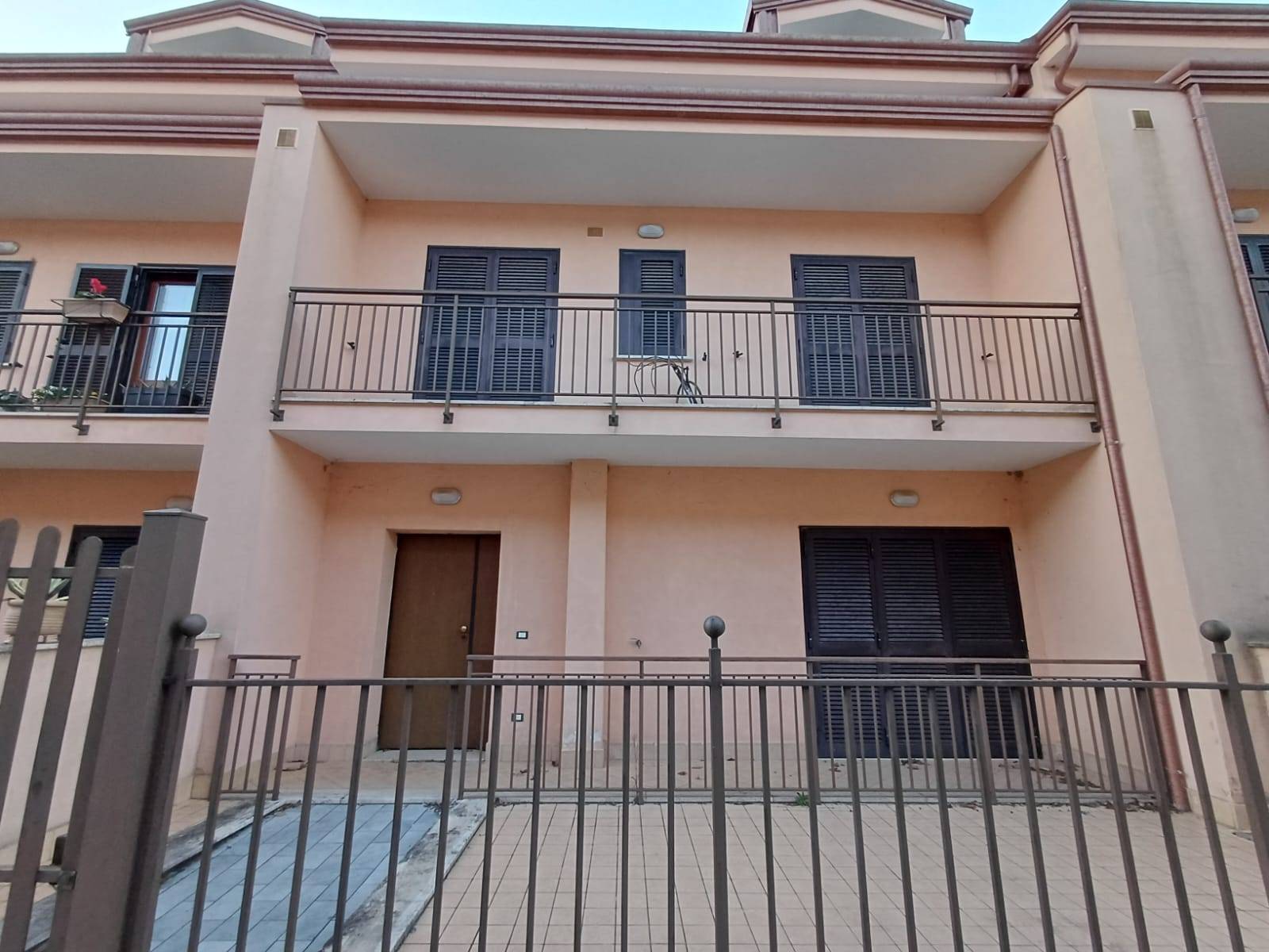 Villette a schiera in affitto a Castel Morrone, Sopra Monte. Scese Lunghe