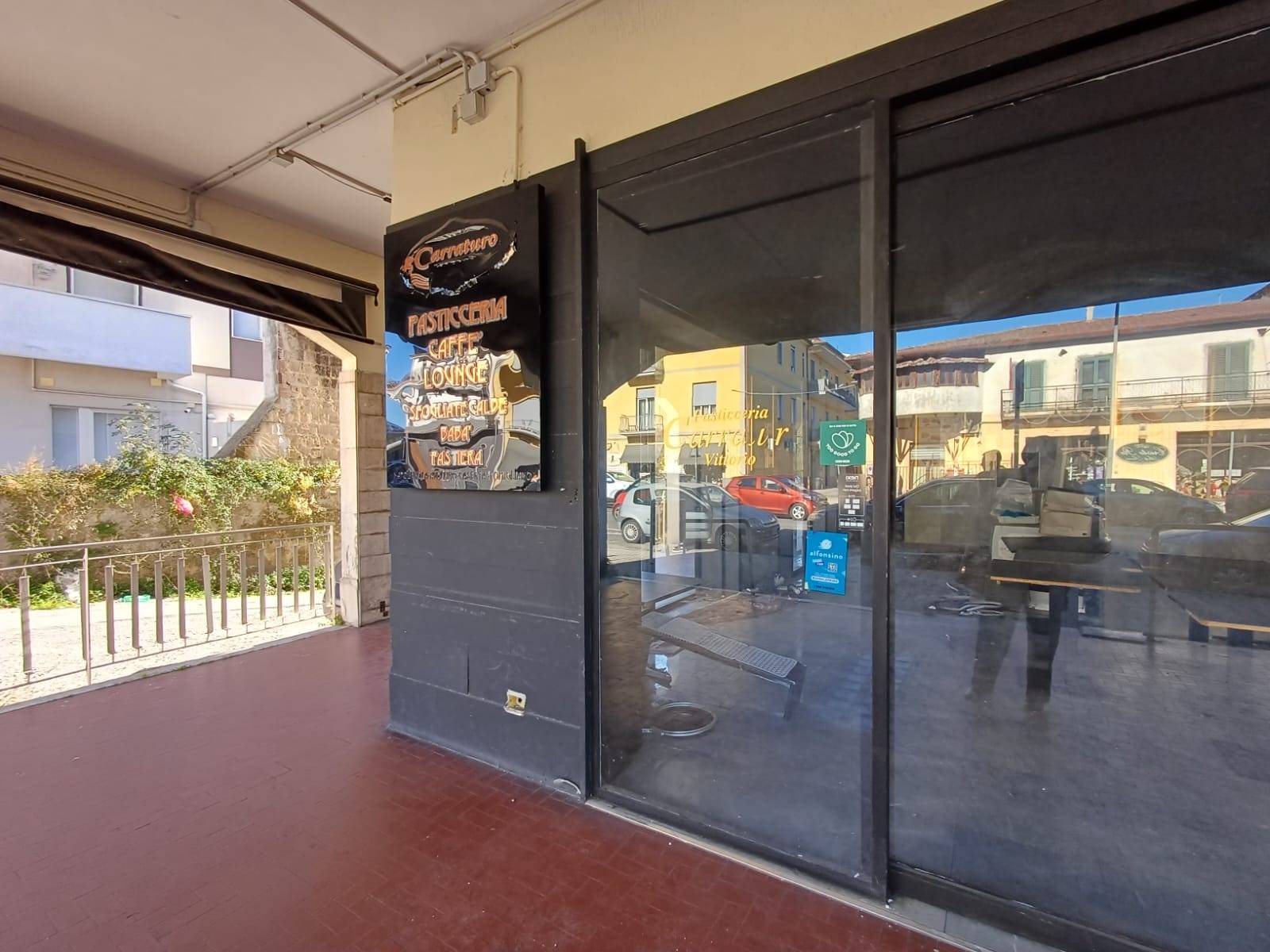 Locale commerciale in affitto a Casagiove