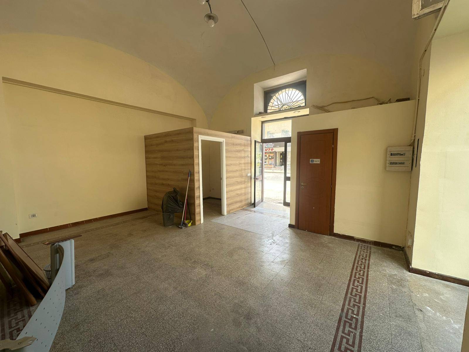 Locale commerciale in affitto a Casagiove