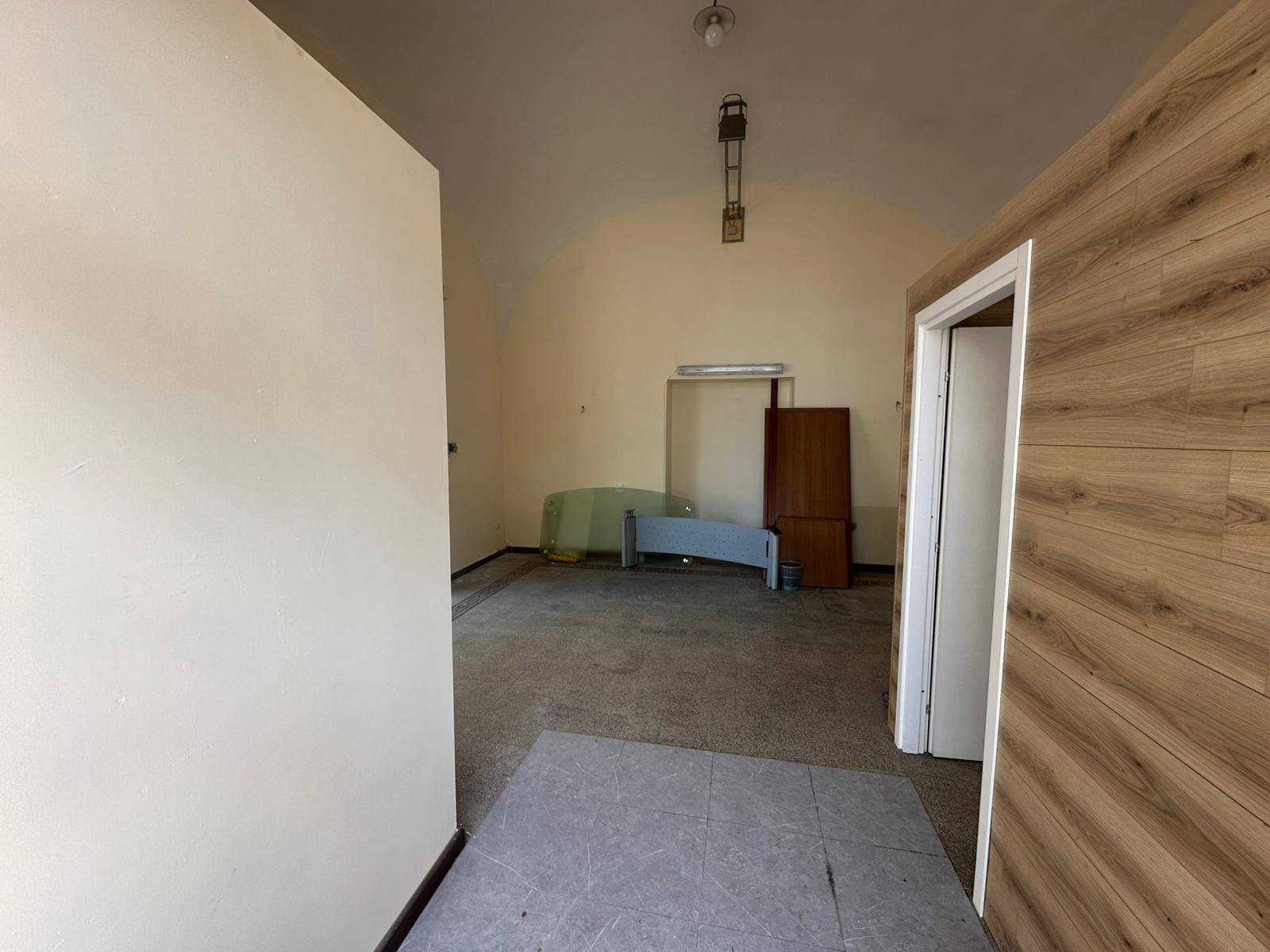 Locale commerciale in affitto a Casagiove