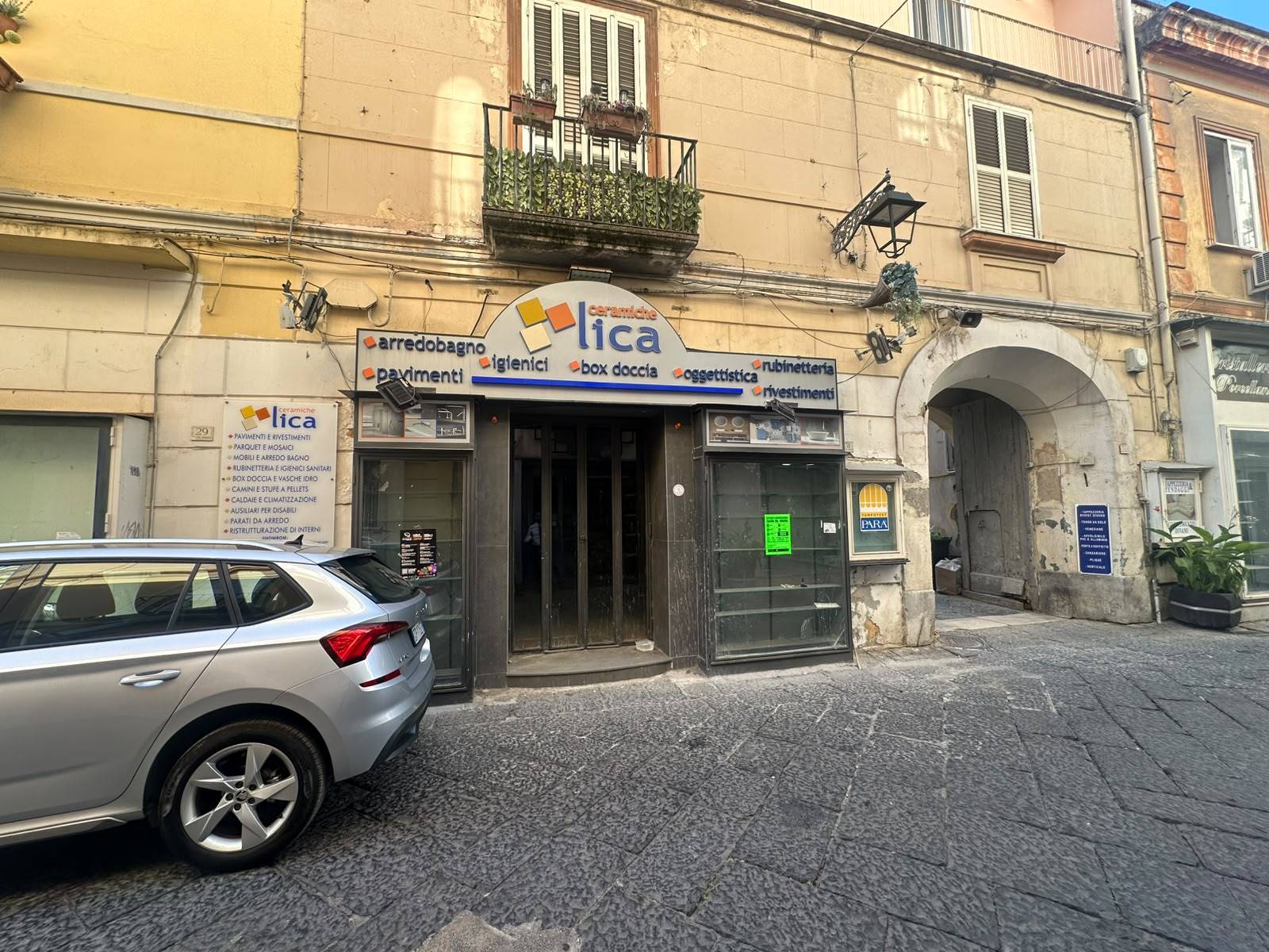 Locale commerciale in affitto a Caserta