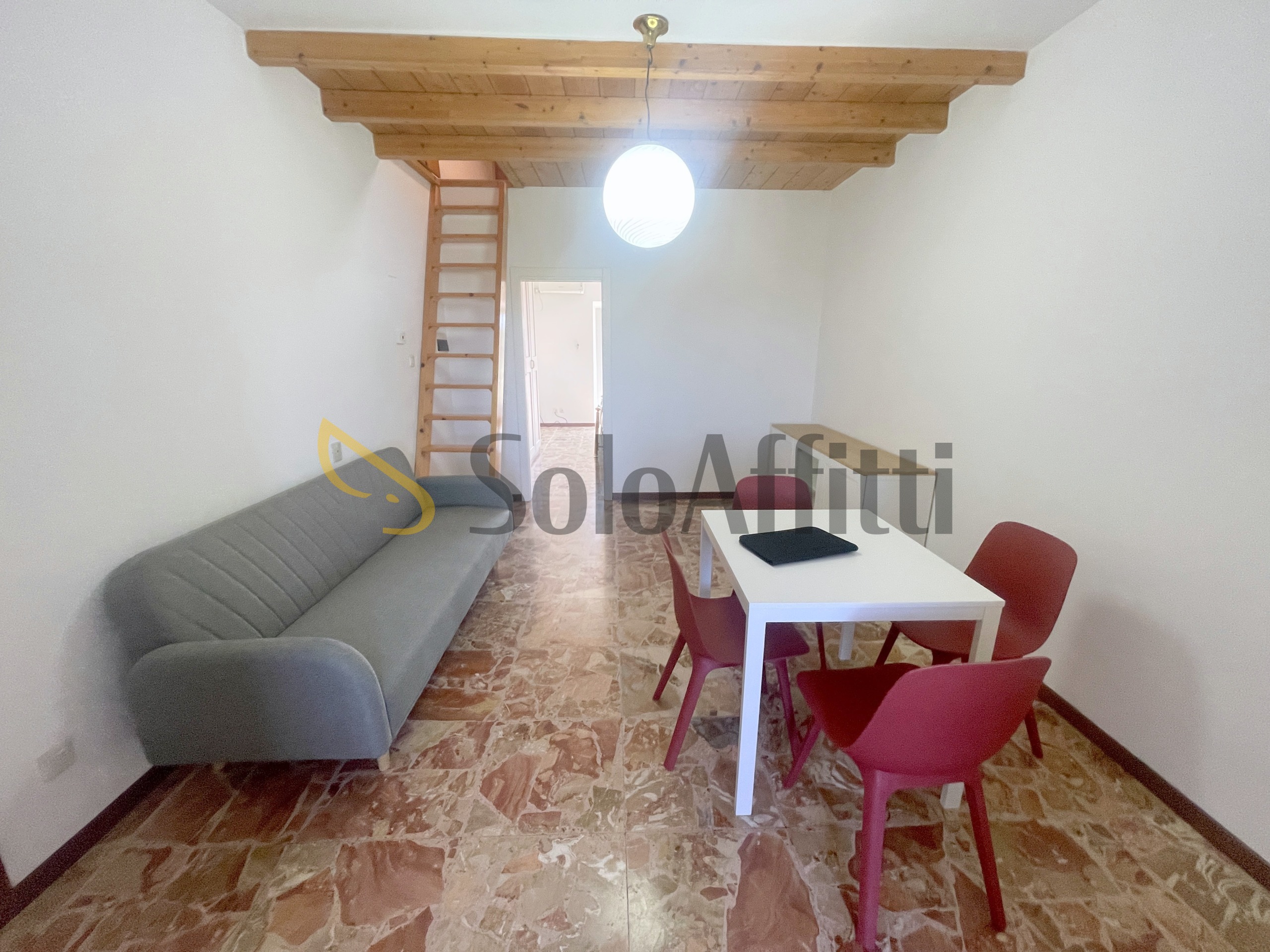 Trilocale ristrutturato, Ancona candia
