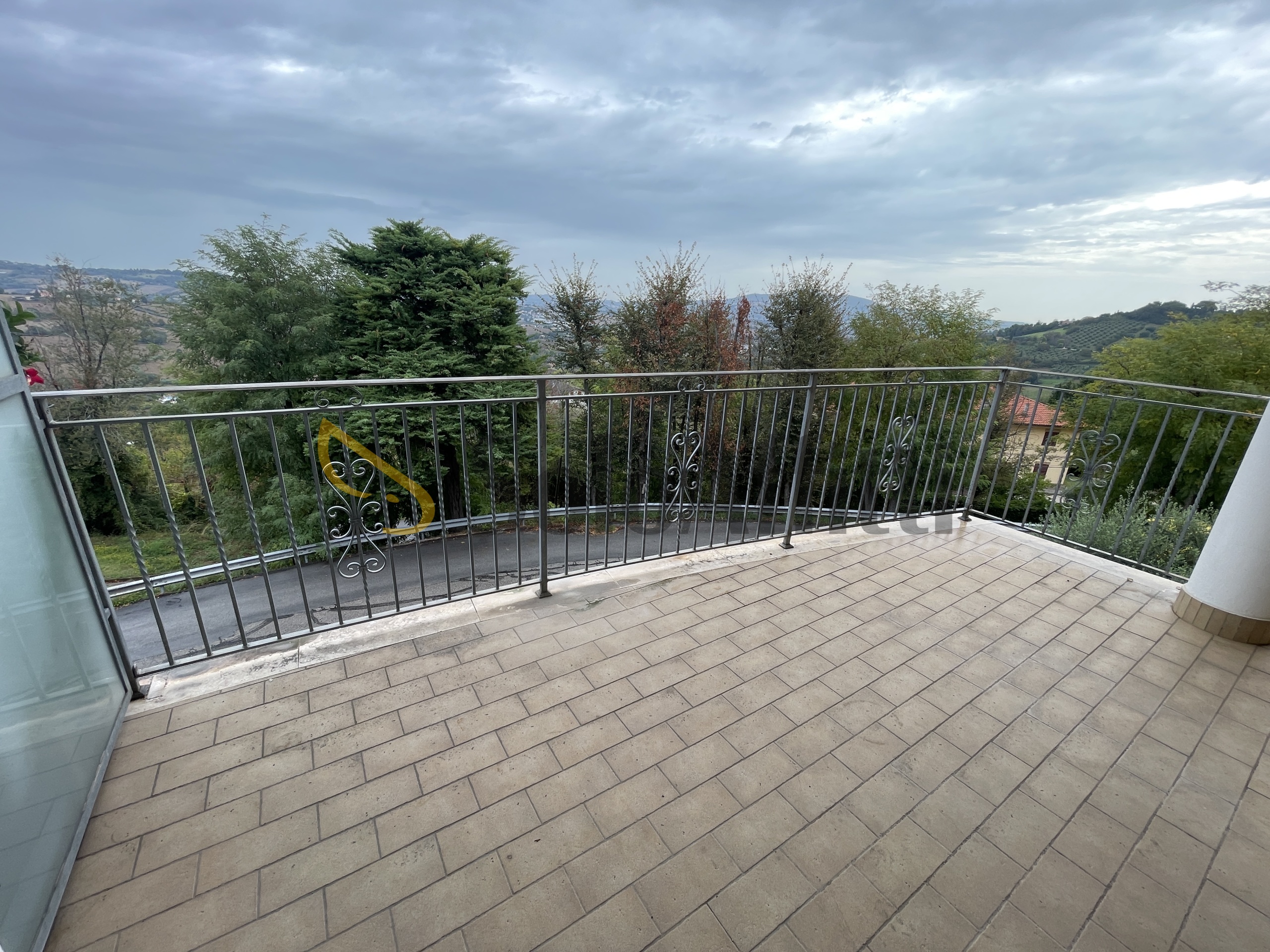 Appartamento con terrazzo, Osimo semicentrale