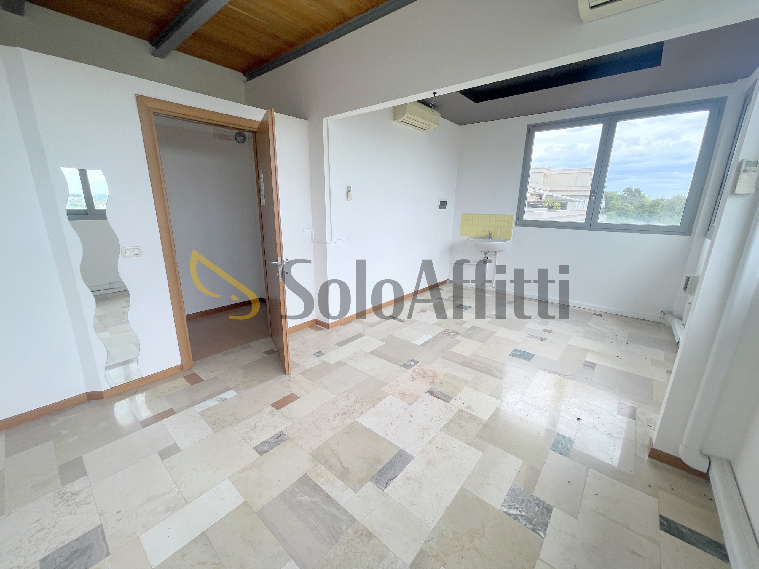 Locale commerciale in affitto, Osimo semicentrale