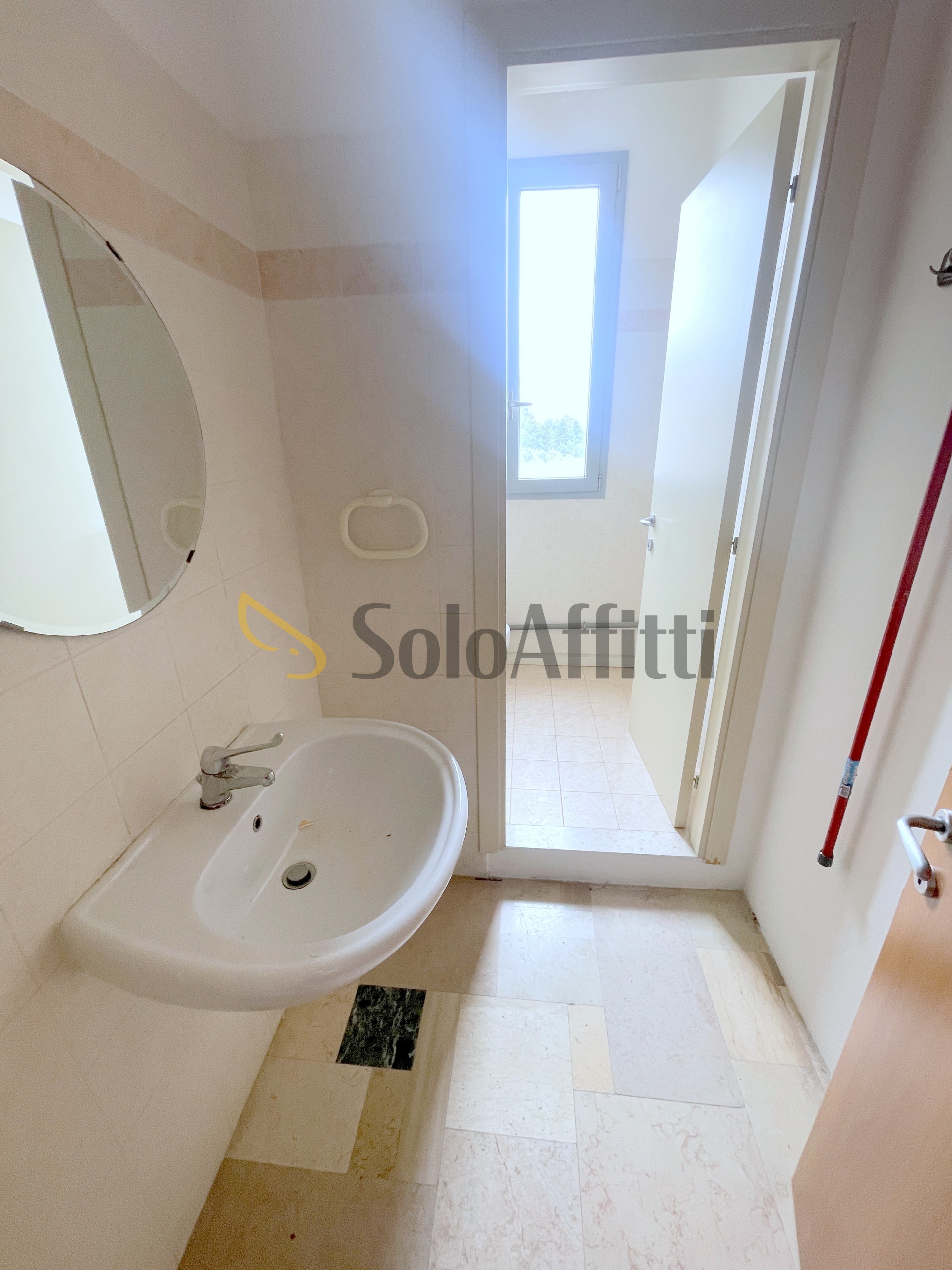 Locale commerciale in affitto, Osimo semicentrale