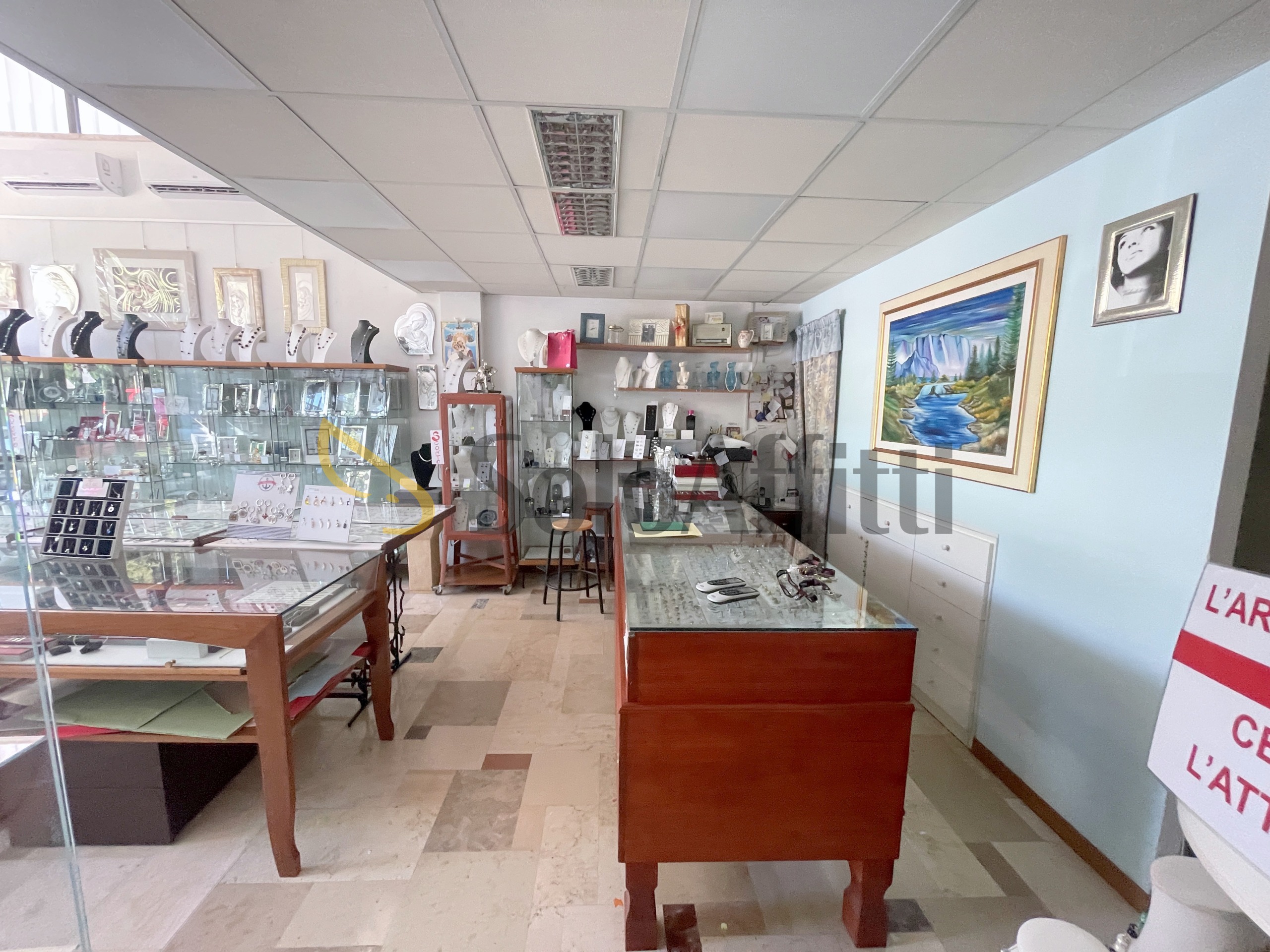 Locale commerciale in affitto, Osimo semicentrale