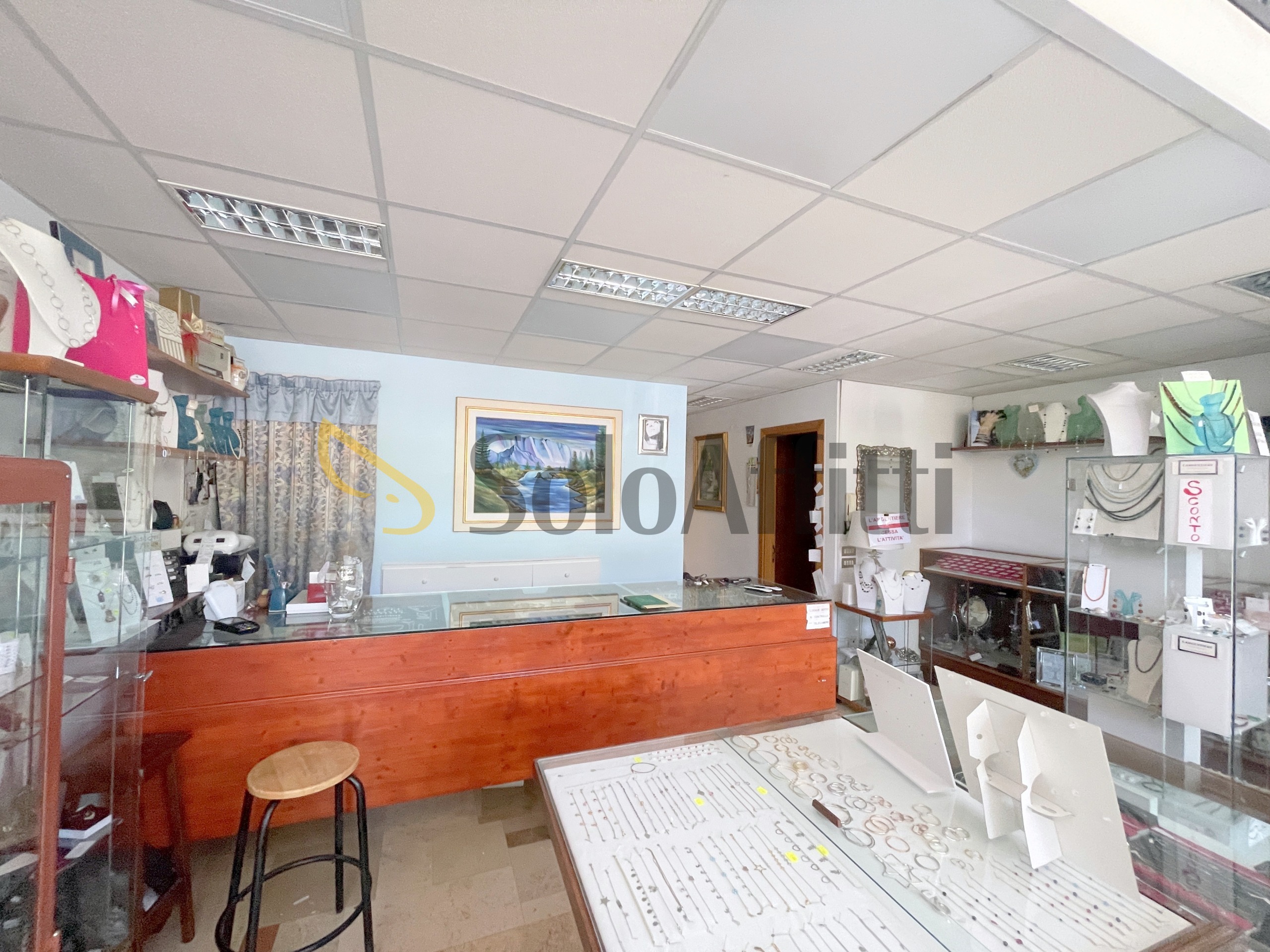 Locale commerciale in affitto, Osimo semicentrale