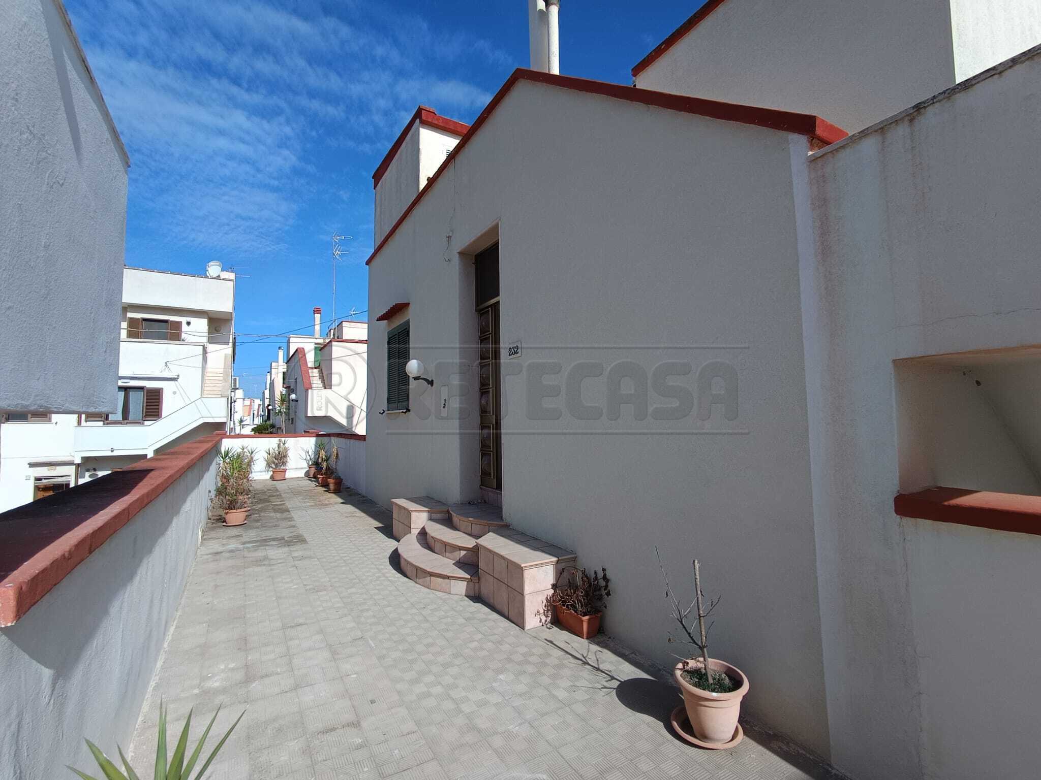 Casa indipendente con terrazzo in via udine 172, Gallipoli