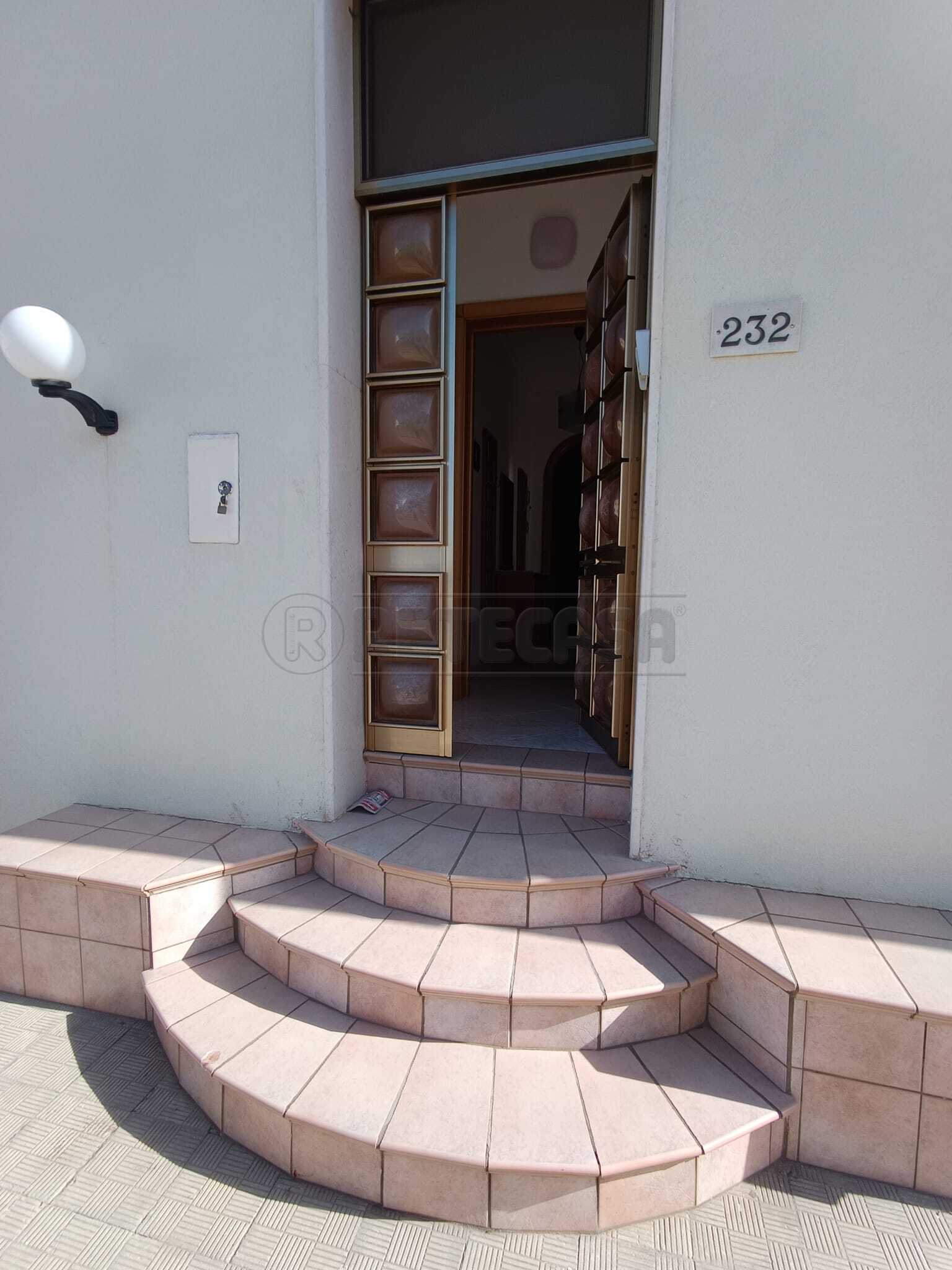 Casa indipendente con terrazzo in via udine 172, Gallipoli