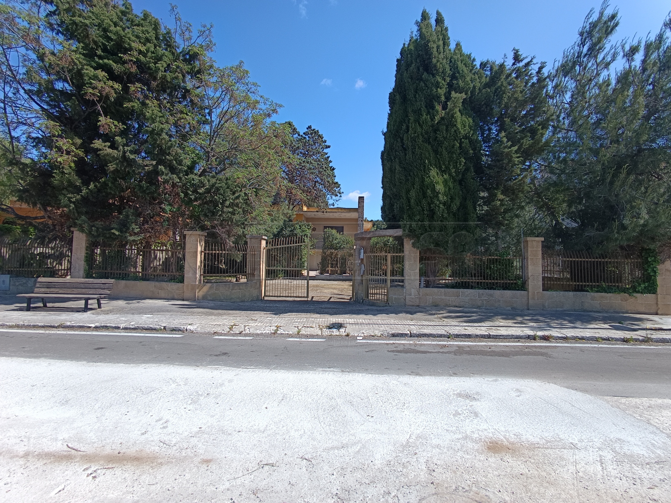 Villa da ristrutturare in via san simone 79, Sannicola