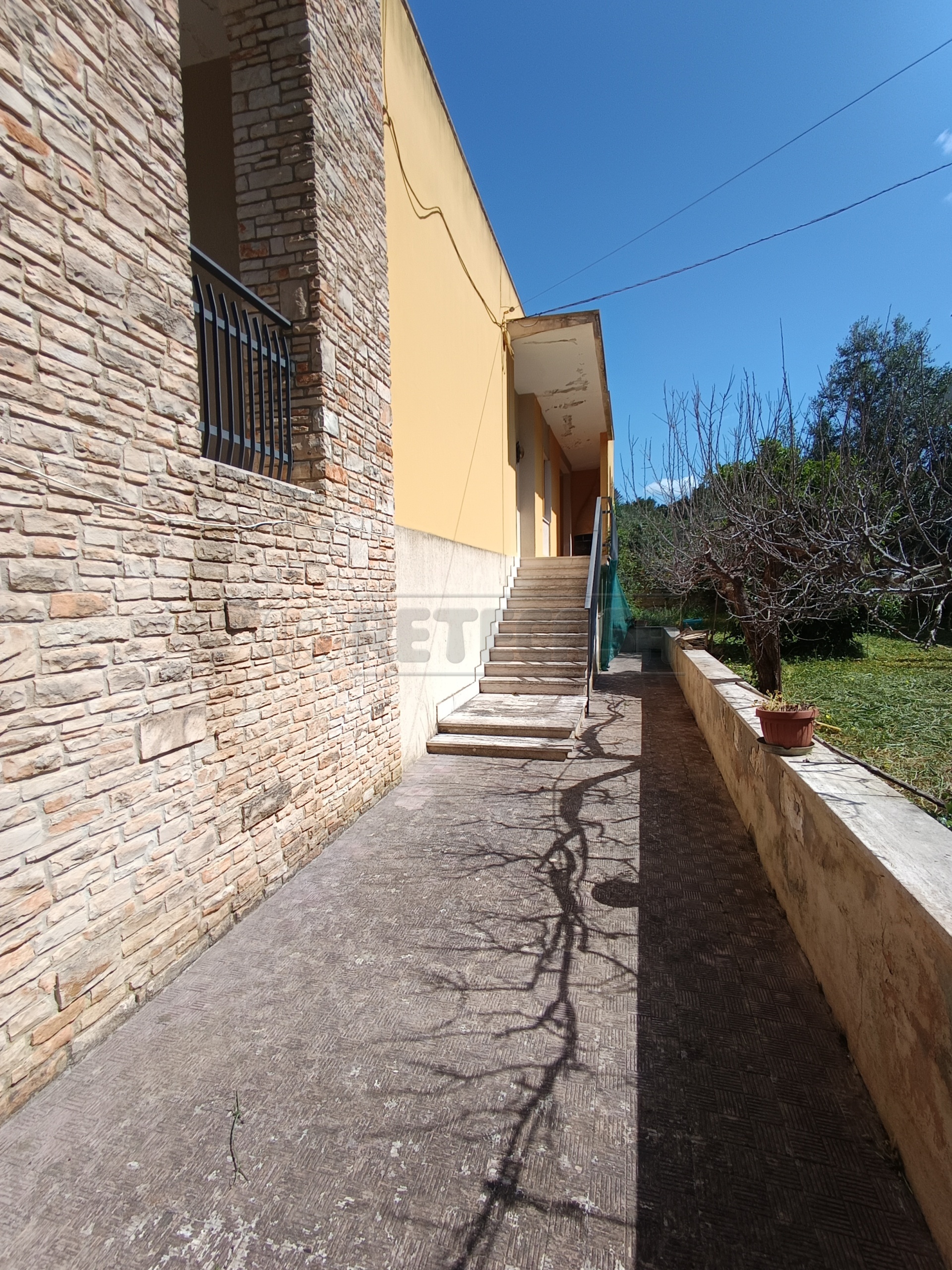 Villa da ristrutturare in via san simone 79, Sannicola