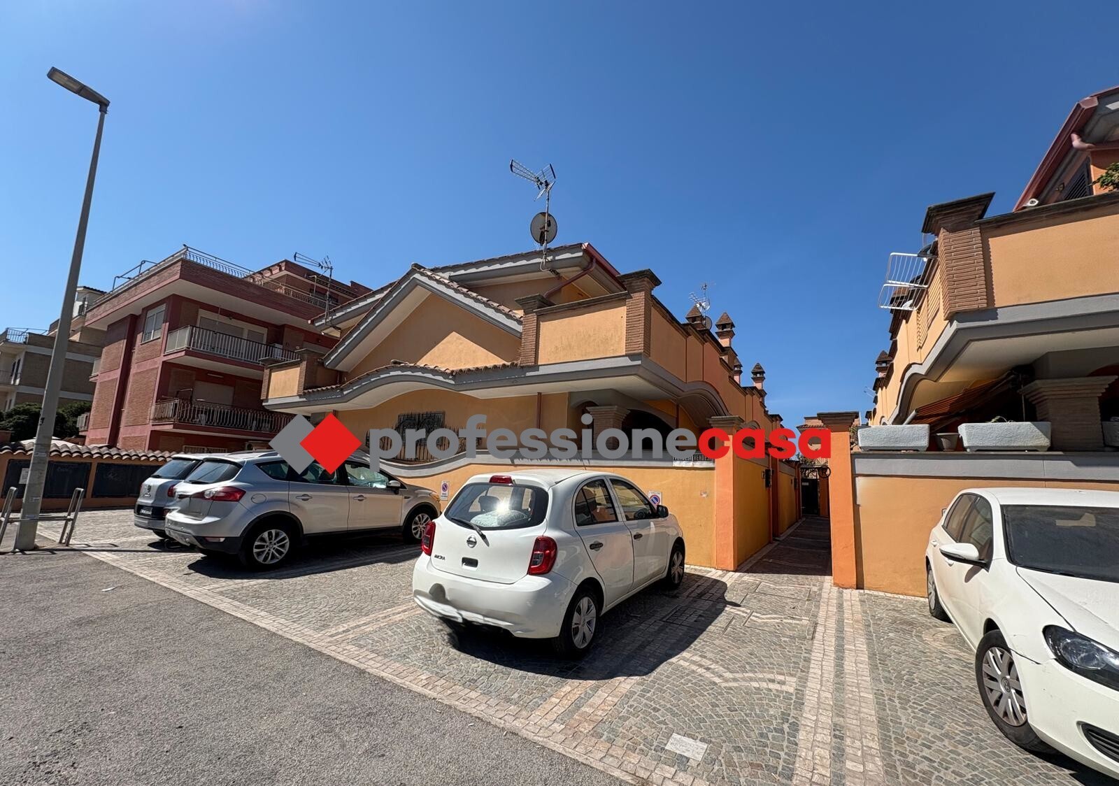 Villetta a schiera con terrazzo, Pomezia torvaianica