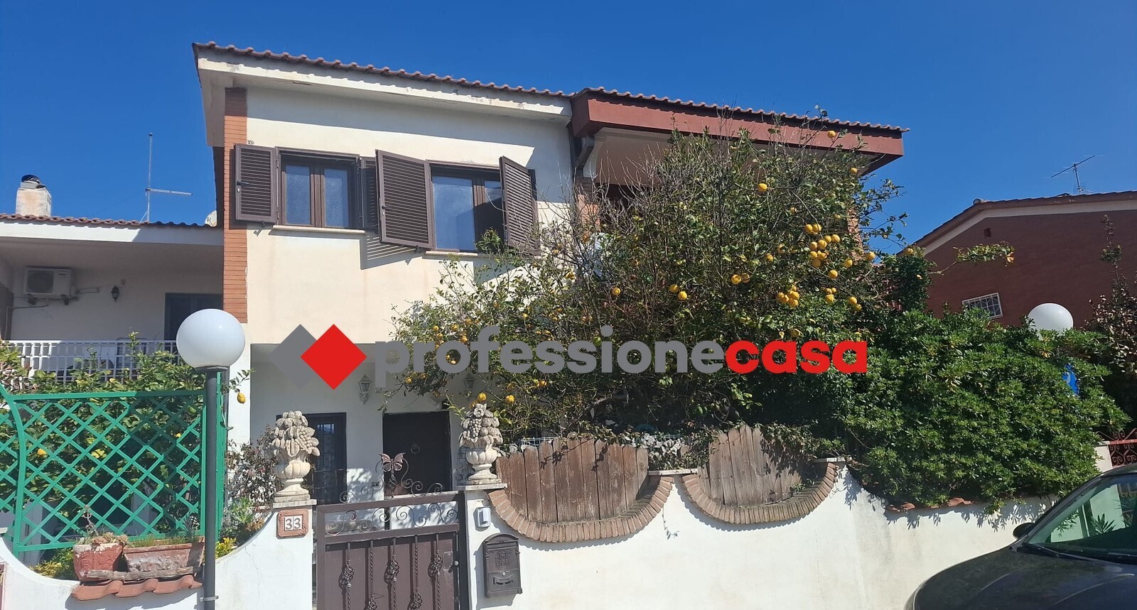 Villetta a schiera con giardino a Pomezia