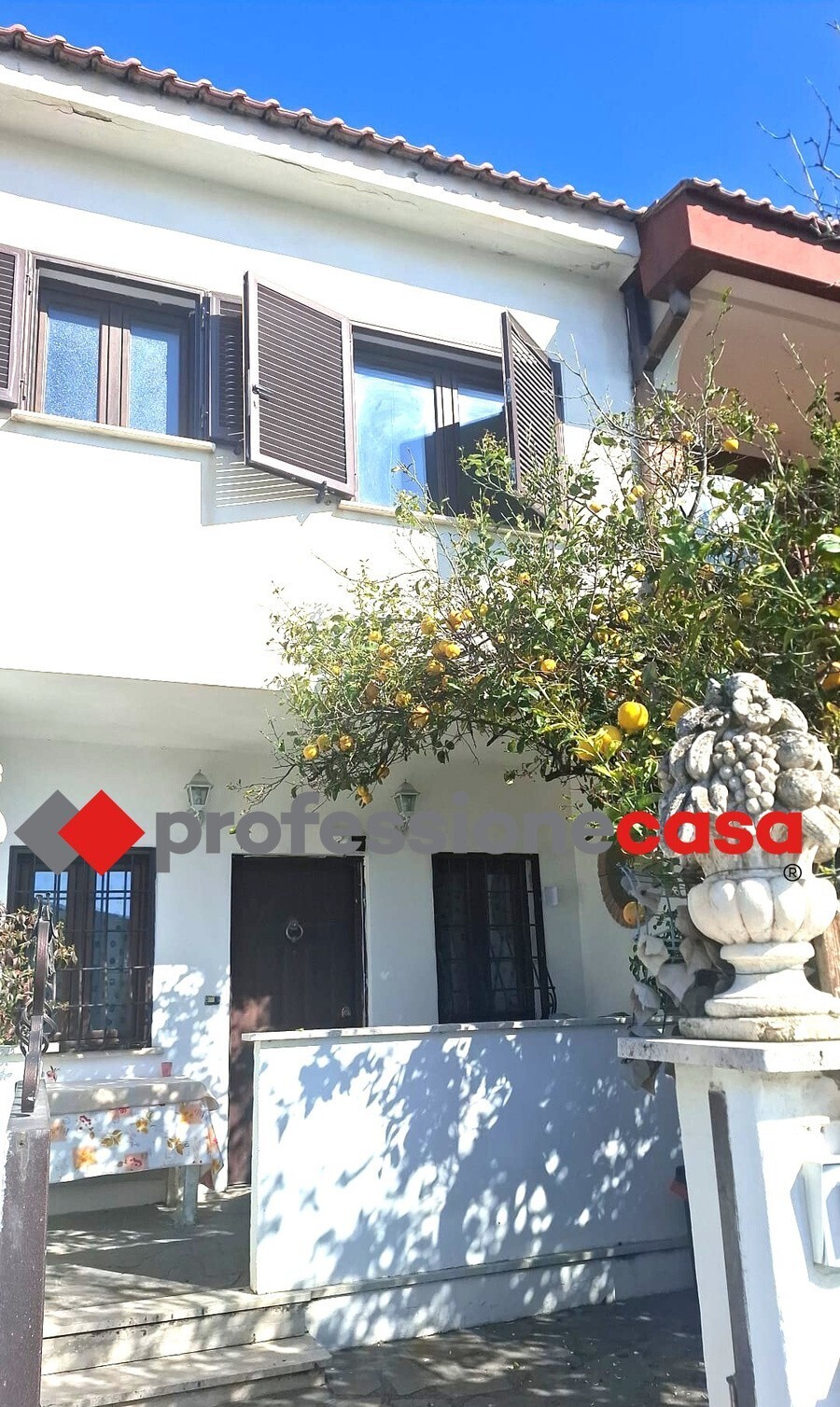 Villetta a schiera con giardino a Pomezia