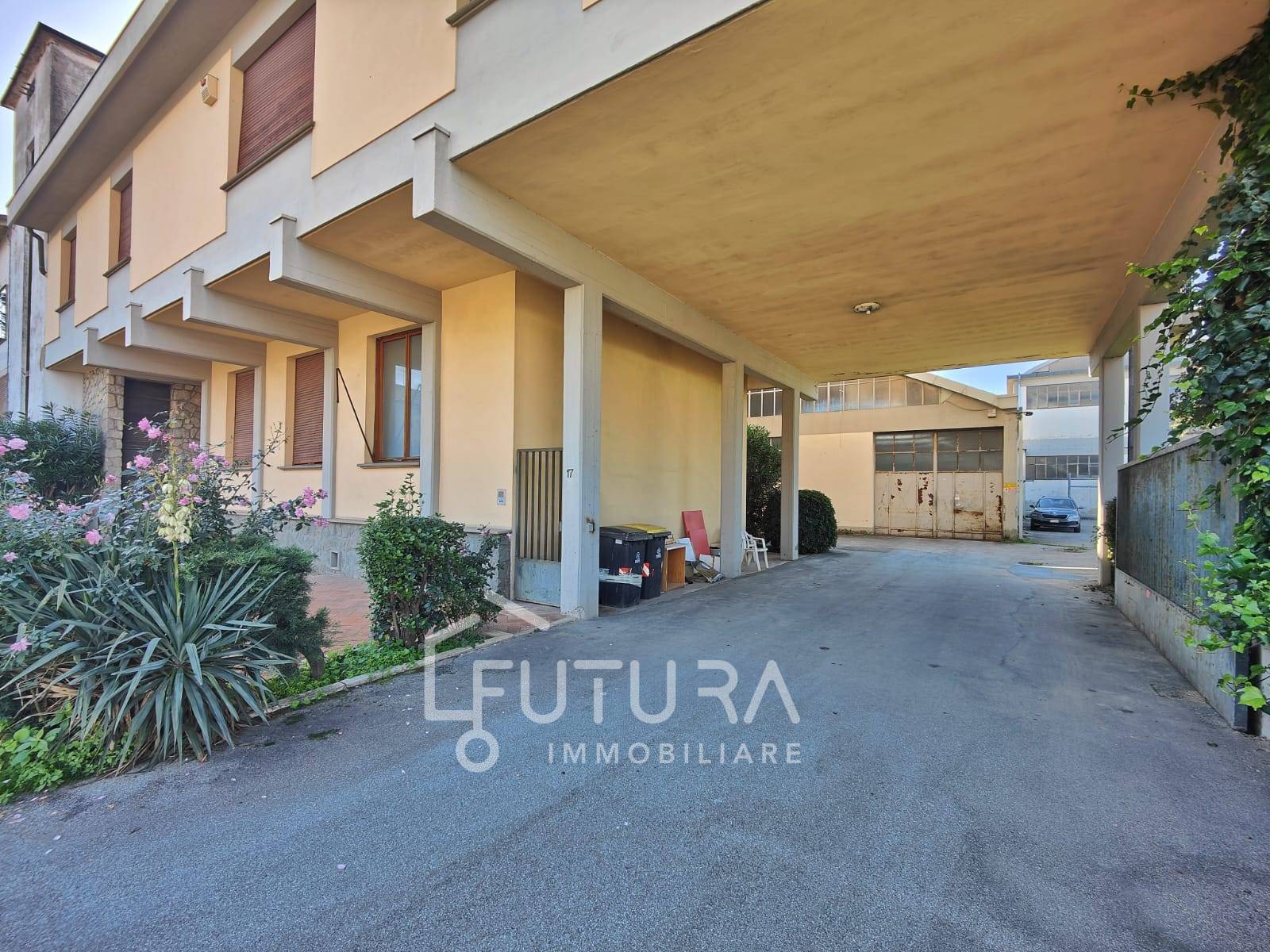 Capannone in vendita a Prato, Narnali