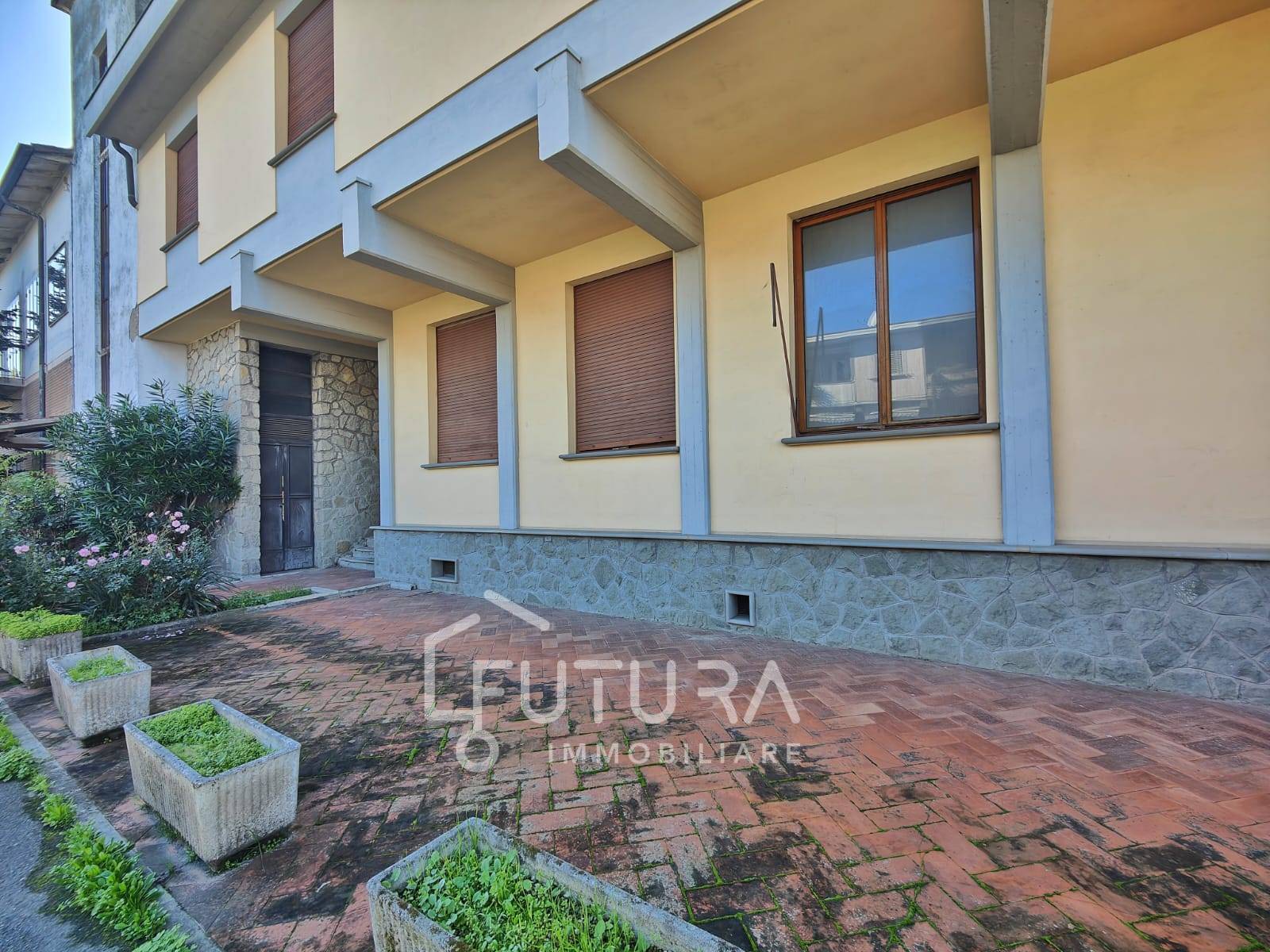 Capannone in vendita a Prato, Narnali