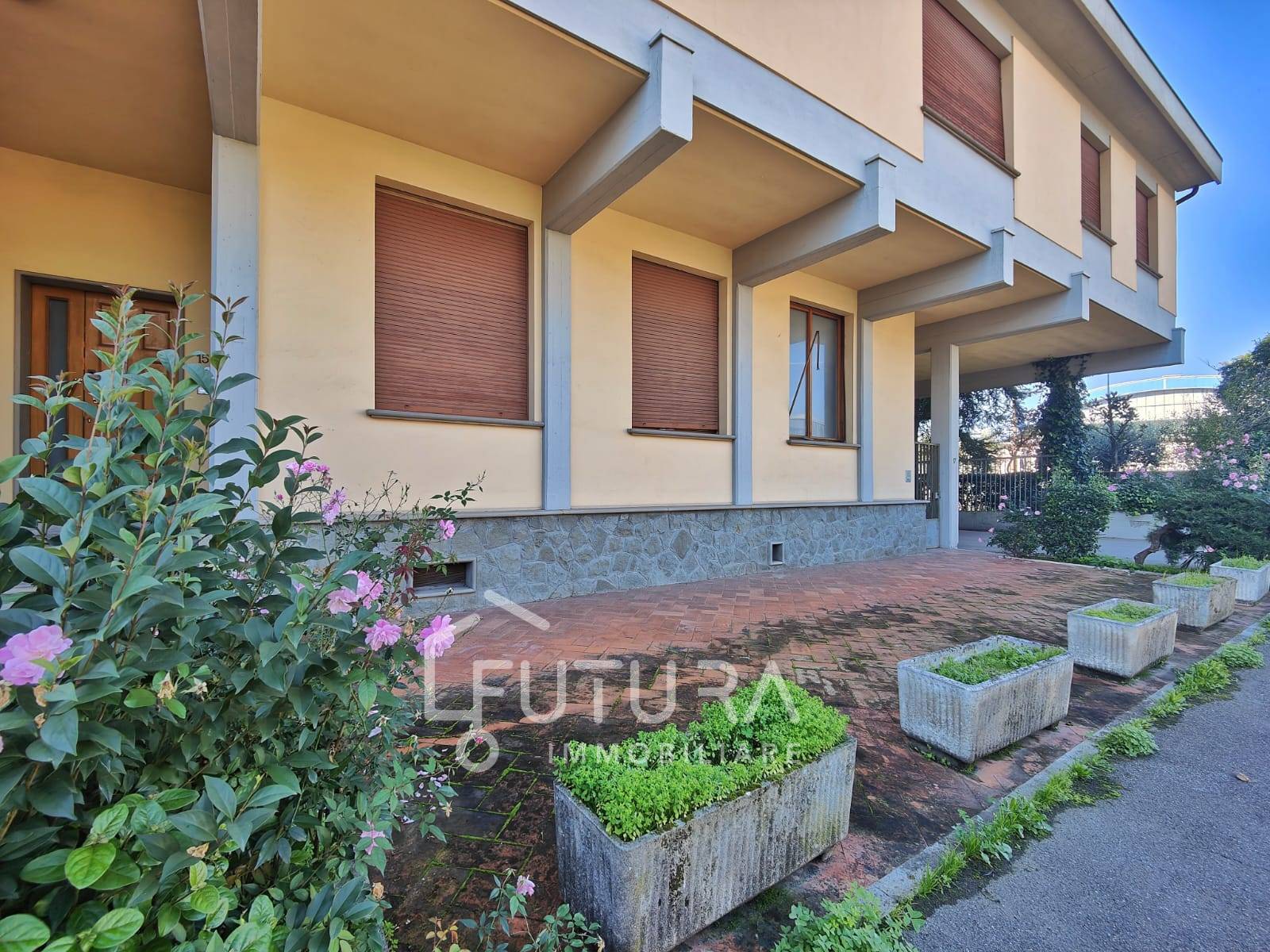 Capannone in vendita a Prato, Narnali