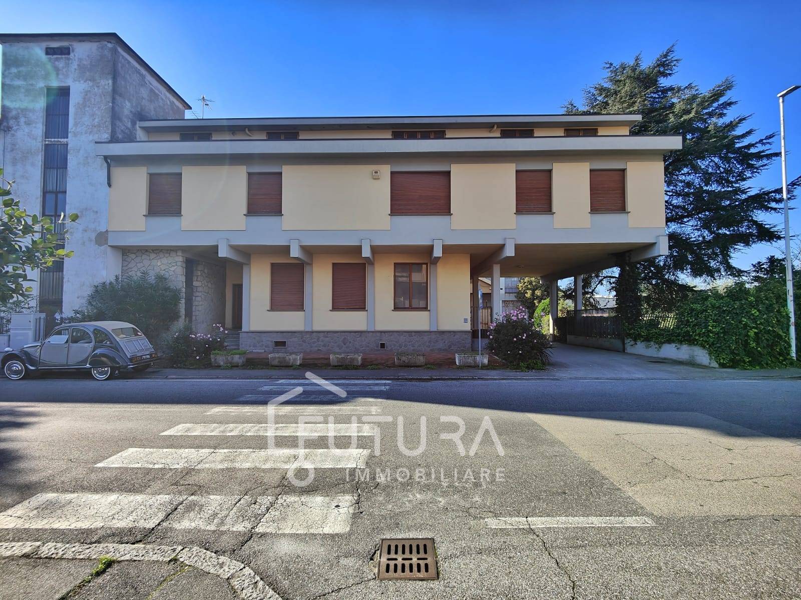 Capannone in vendita a Prato, Narnali