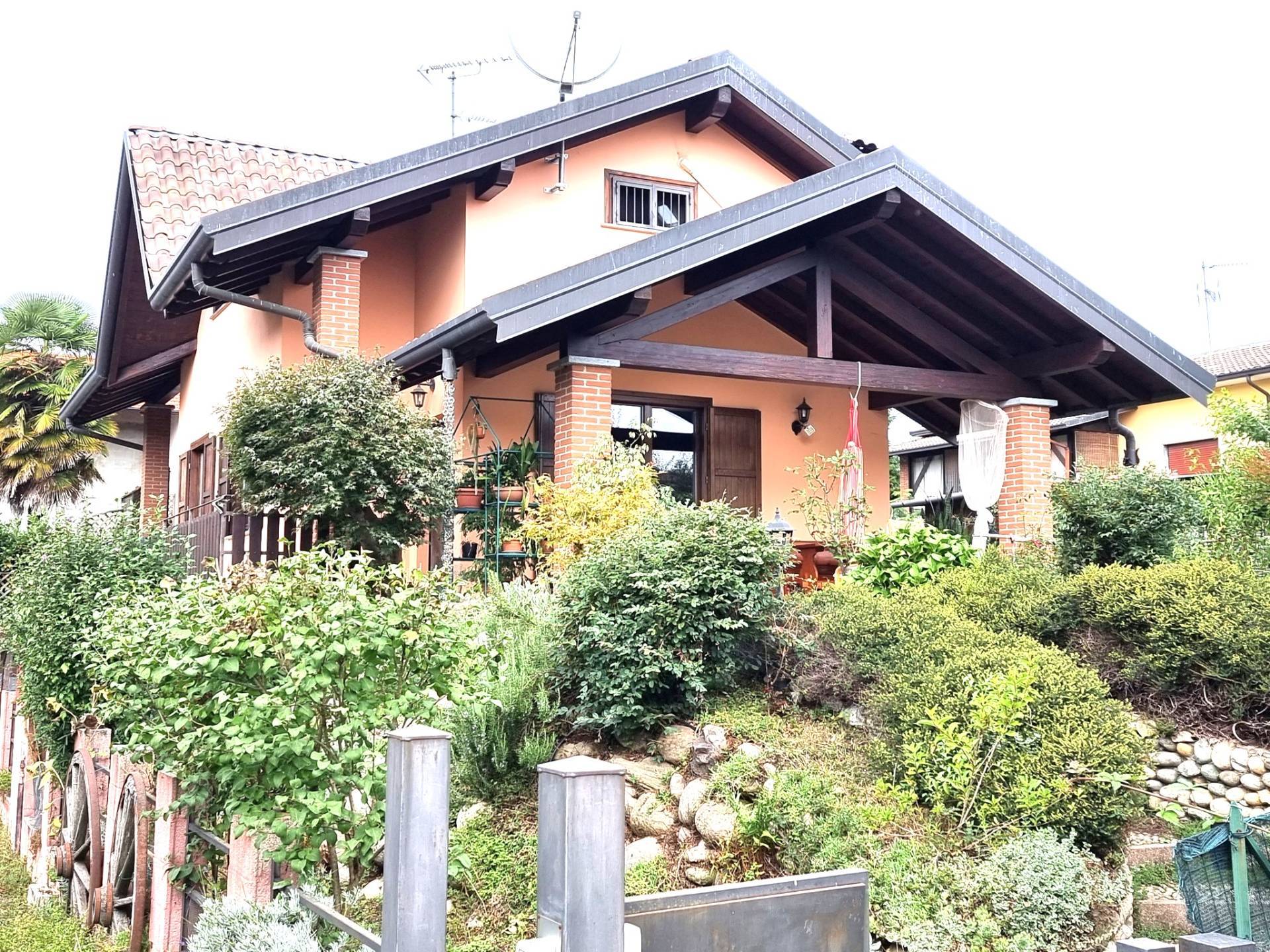 Villa con terrazzo a Borgo Ticino