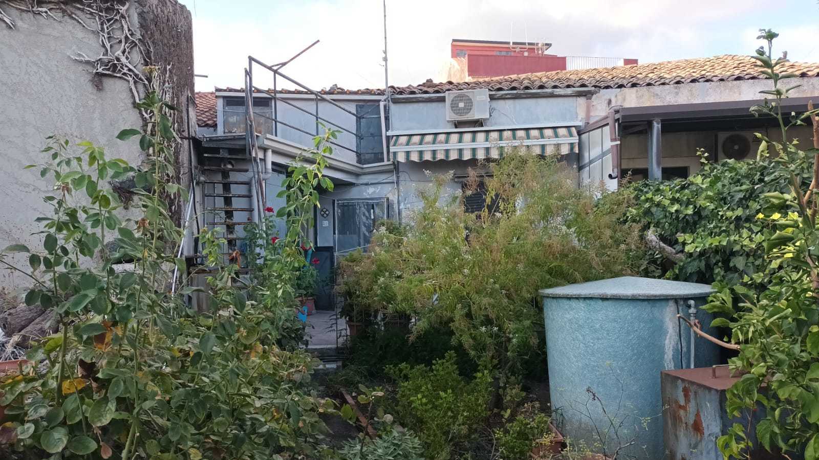 Casa indipendente con giardino, Mascalucia centro
