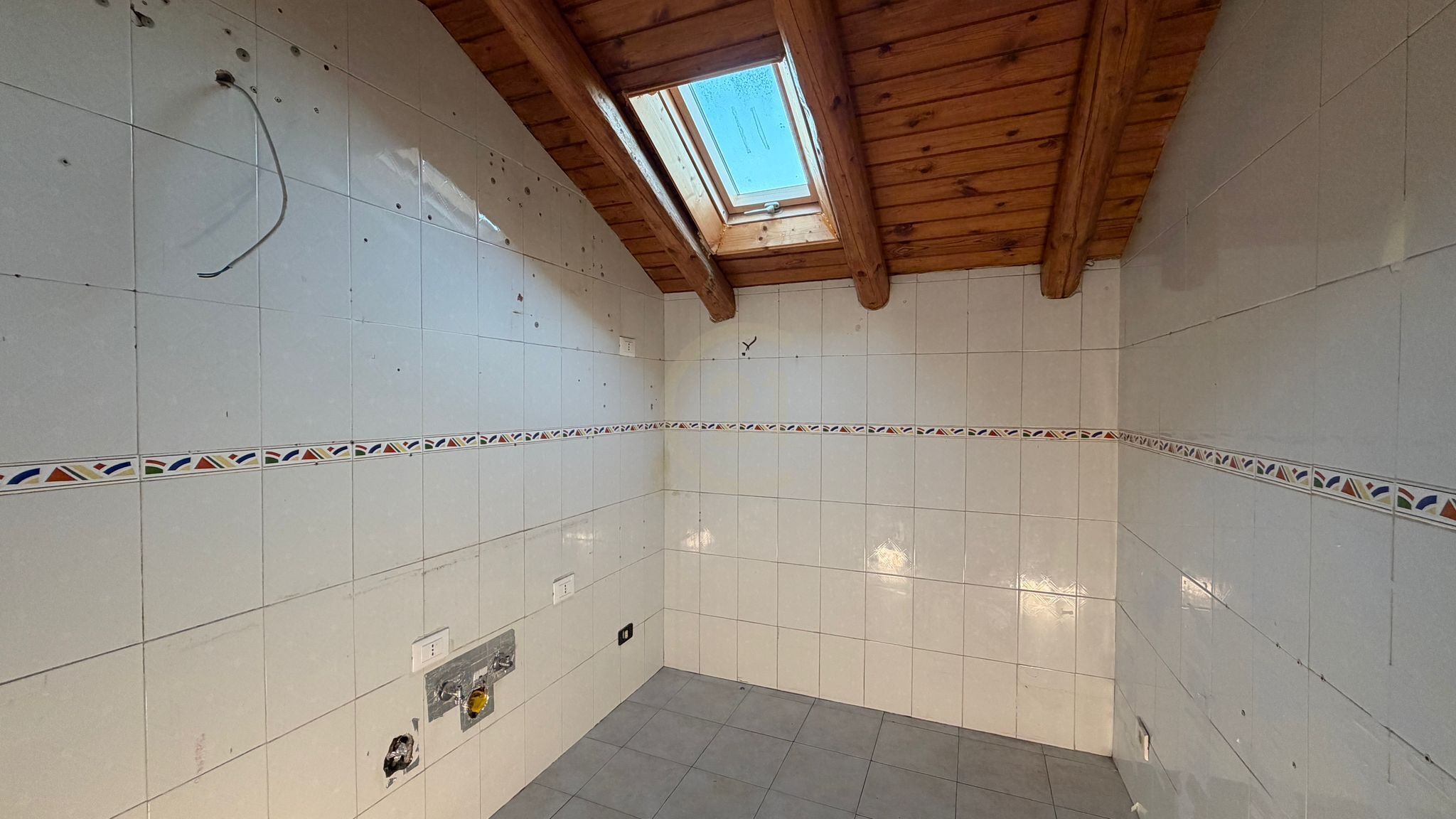 Mansarda con terrazzo, Gravina di Catania centro